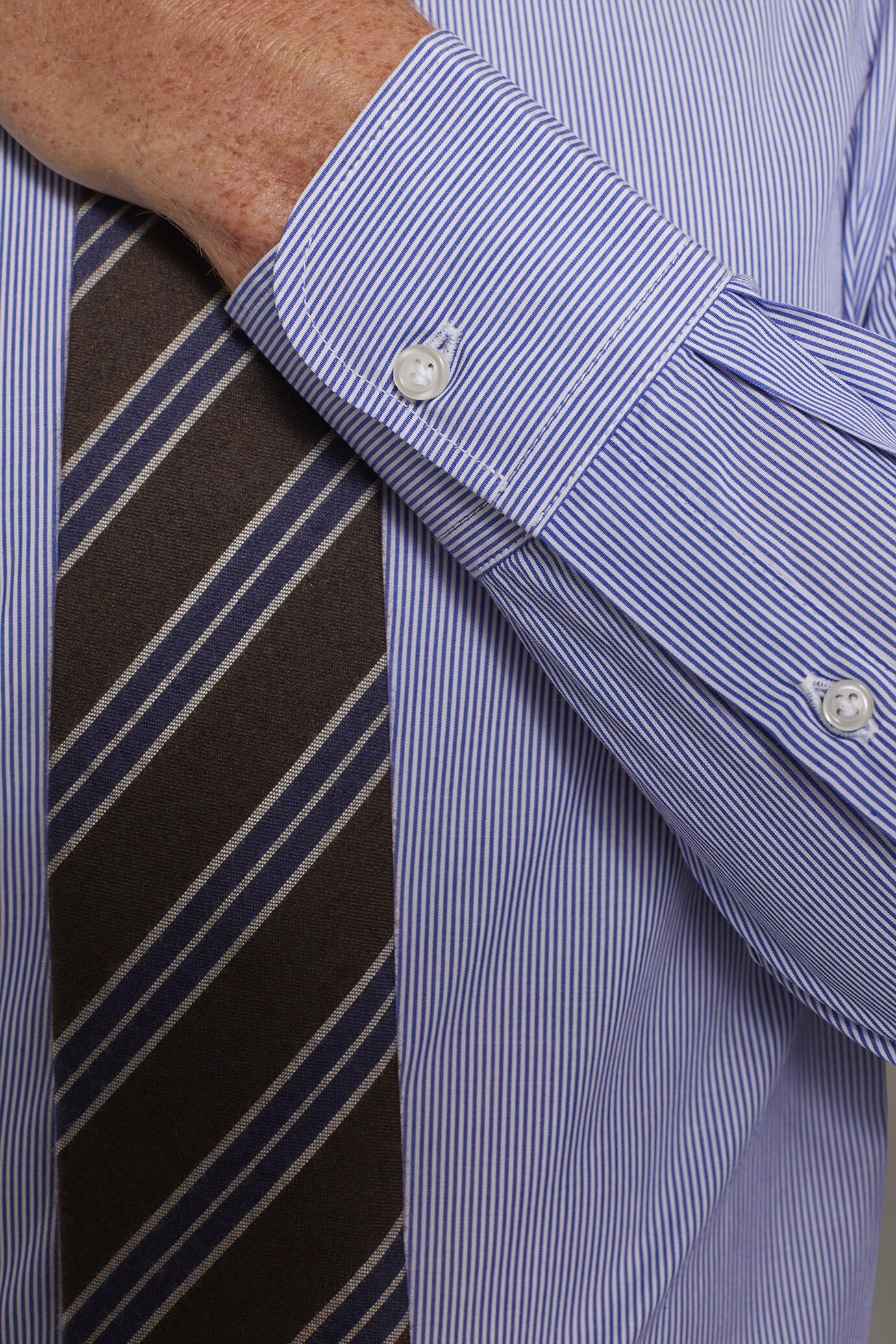 Camicia classica collo francese comfort fit tessuto tinto filo rigato image number 2