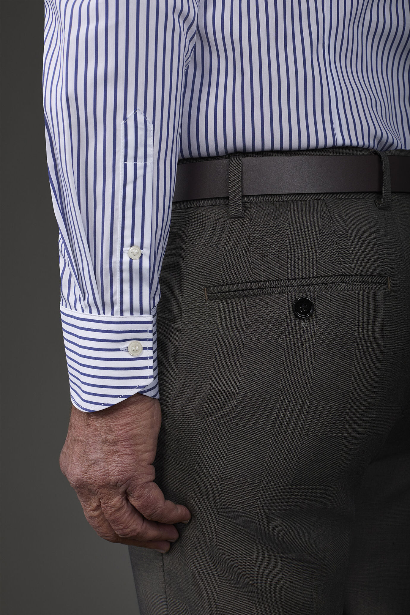 Chemise technique à rayures homme col classique adaptée aux boutons image number 3