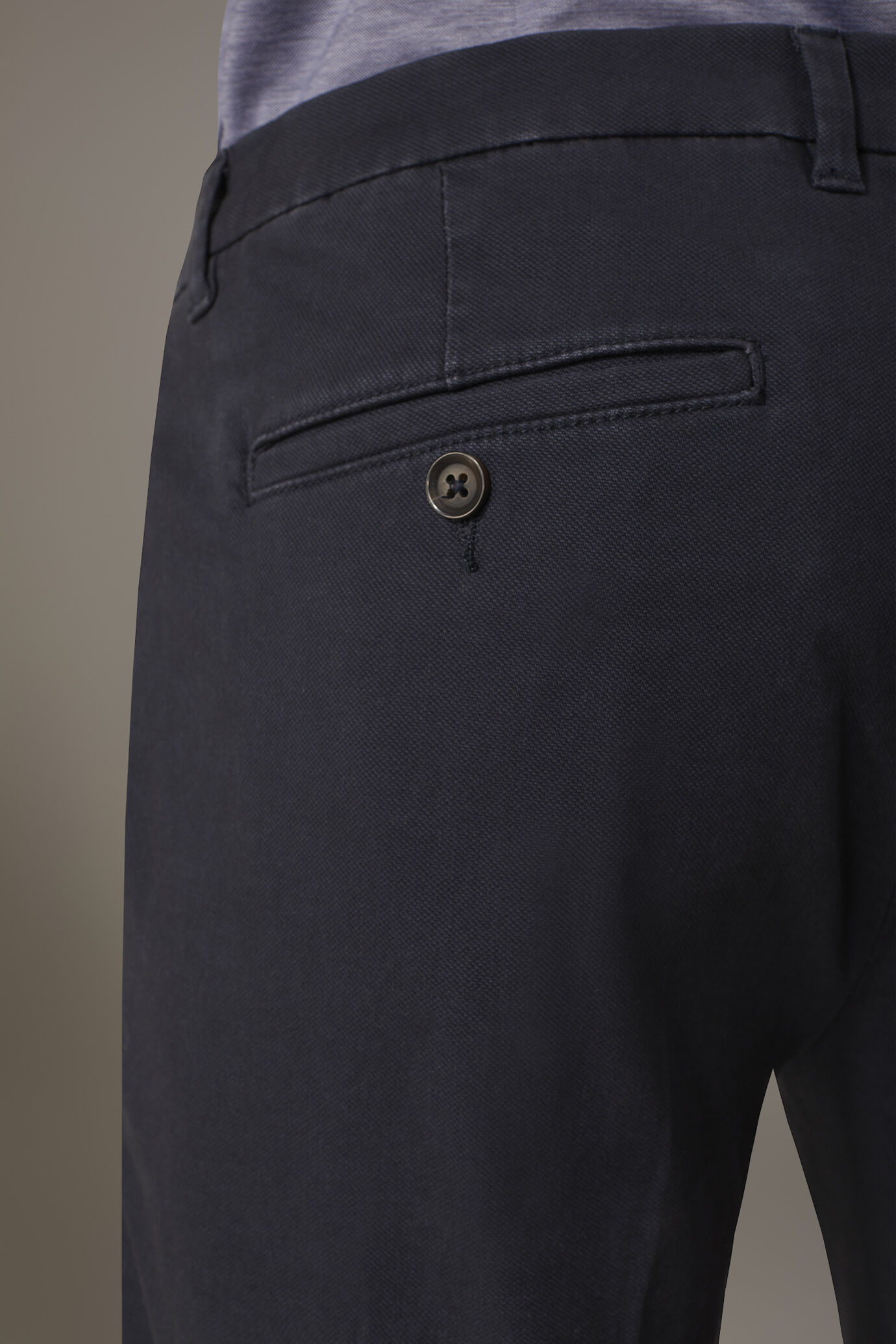 Chino-Hose in normaler Passform aus robustem Stoff image number 3