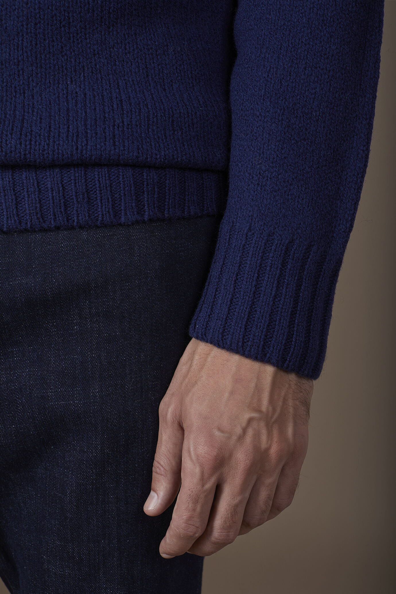 Pull homme à col rond, 100% laine, coupe classique image number 3