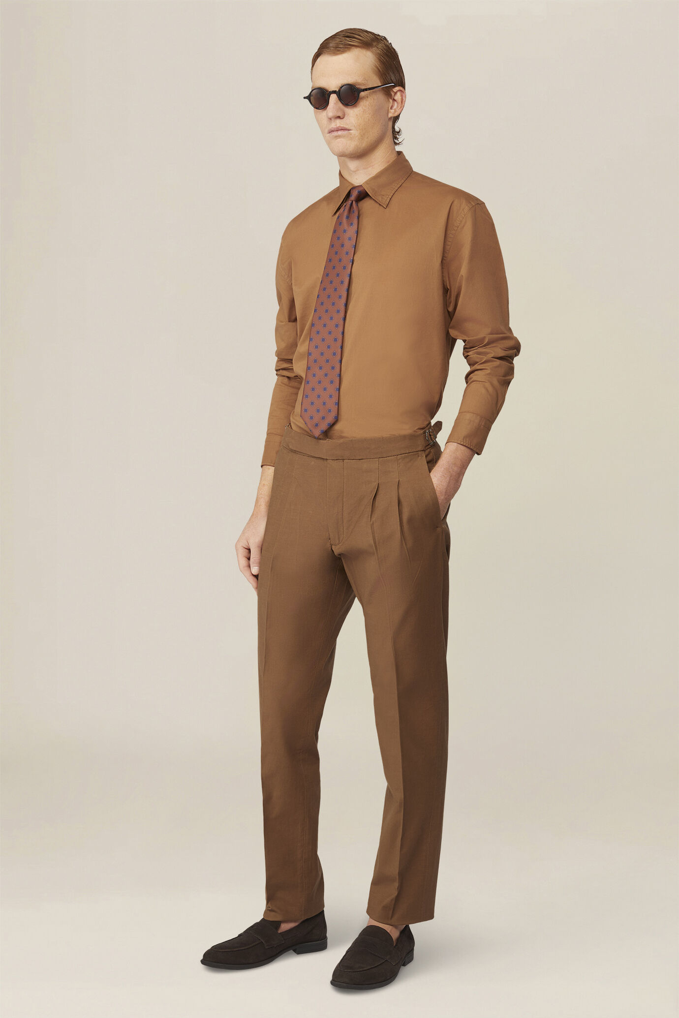 Men's 100% cotton plain shirt with hidden button-down collar image number 1