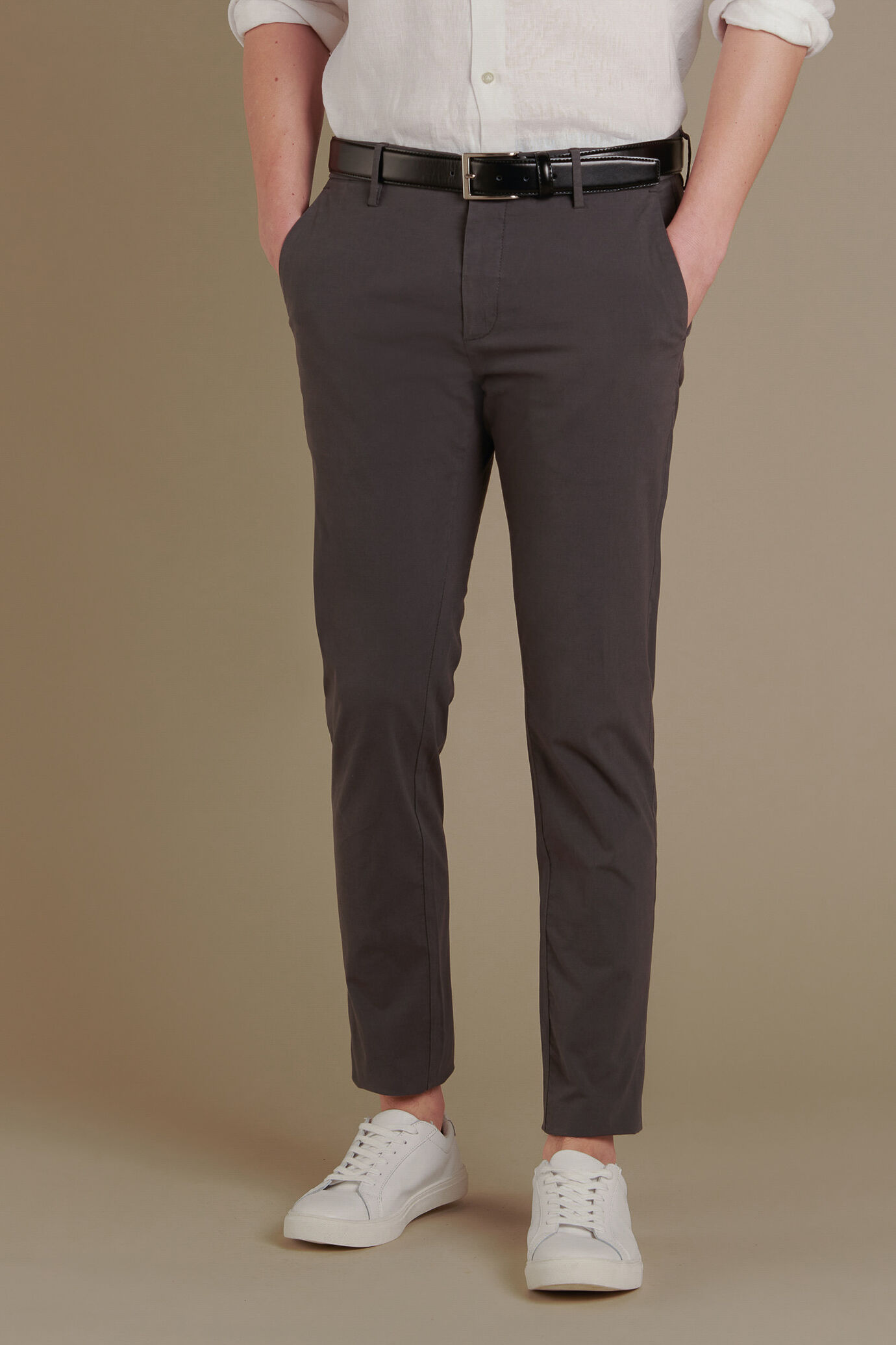 Pantalone chino in puro cotone image number 1