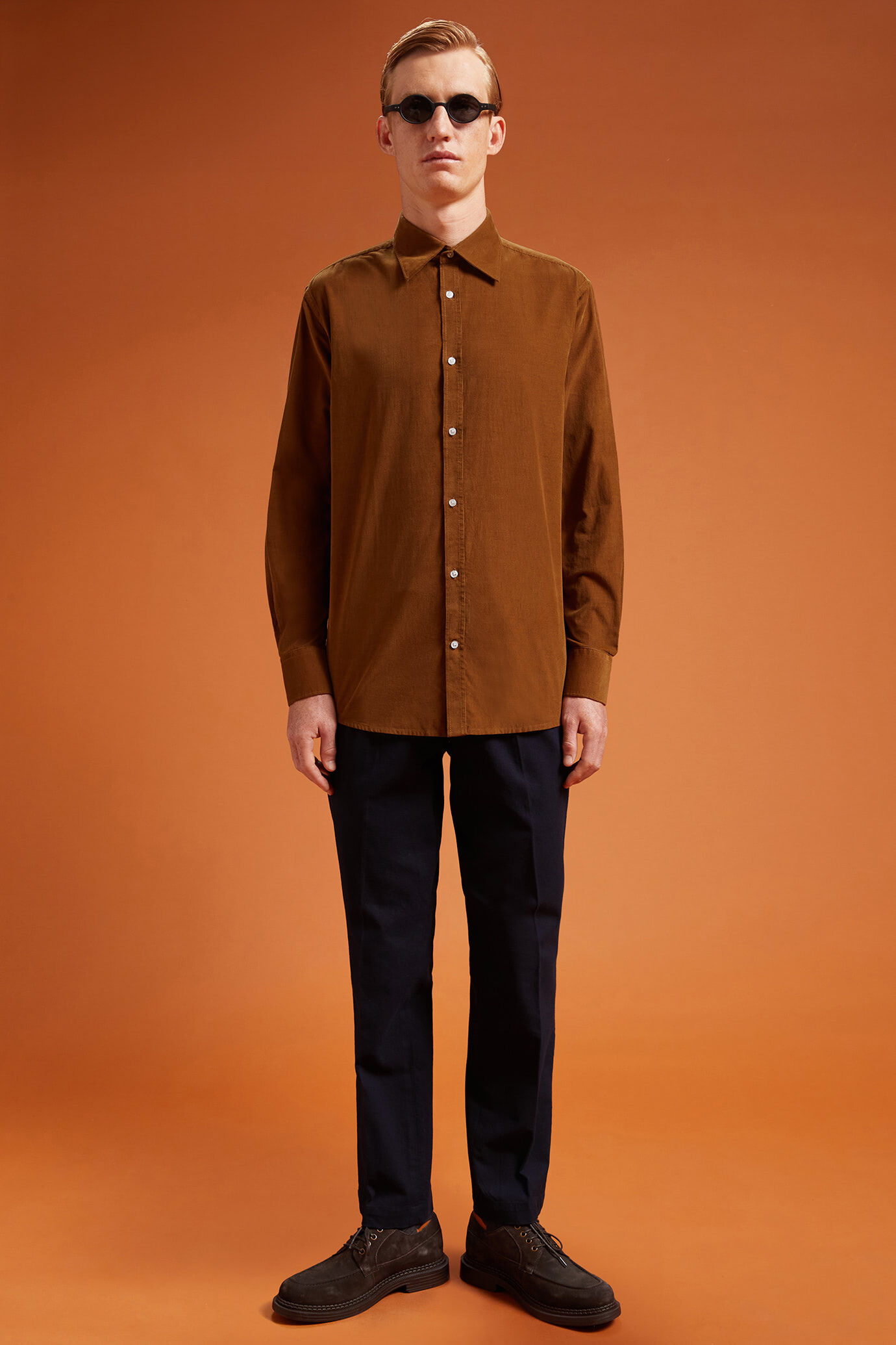 Camicia casual uomo collo classico 100% cotone tessuto velluto 1000 righe tinta unita comfort fit image number 1