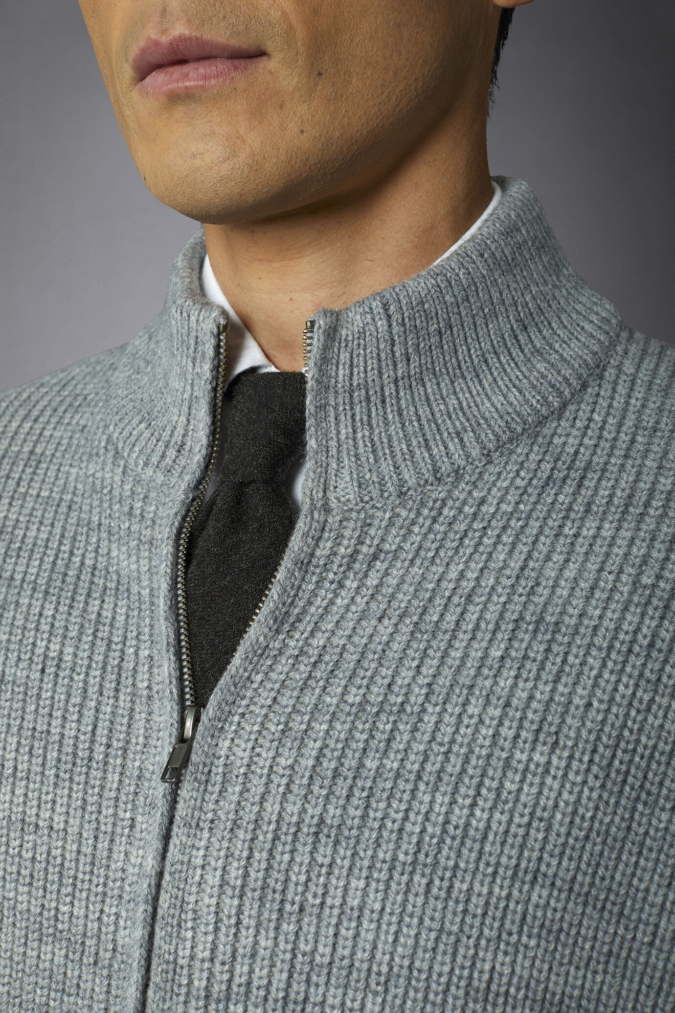 Cardigan uomo con zip a collo alto misto lana a costa inglese regular fit image number 2