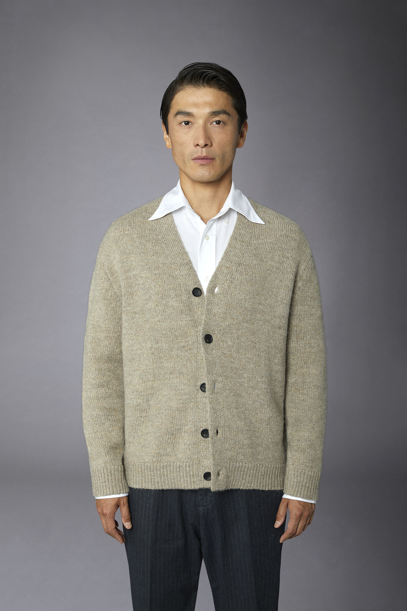 Men's v-neck cardigan with an alpaca wool component regular fit image number 3