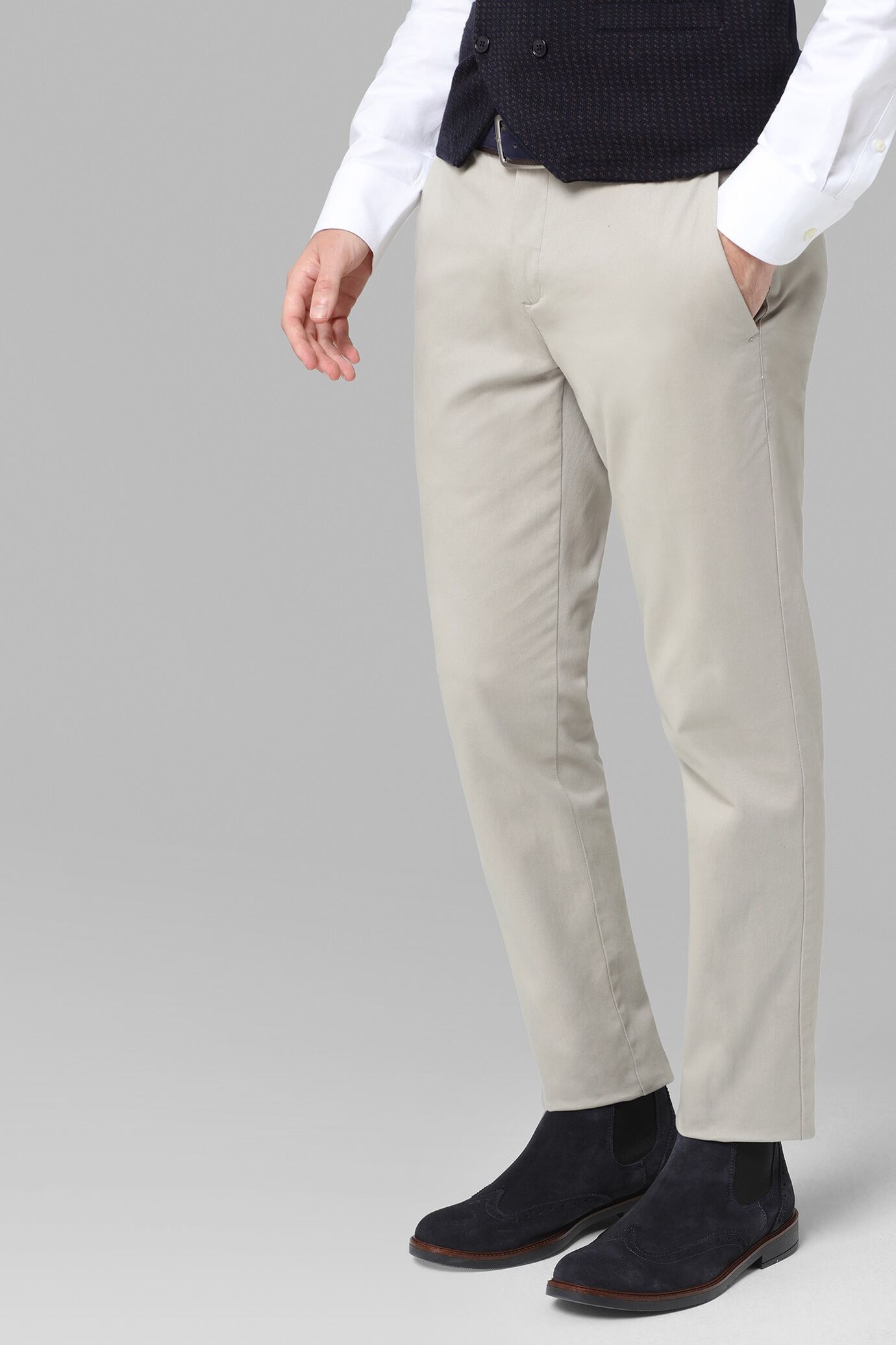 Pantalone chino uomo in twill elastico image number 1