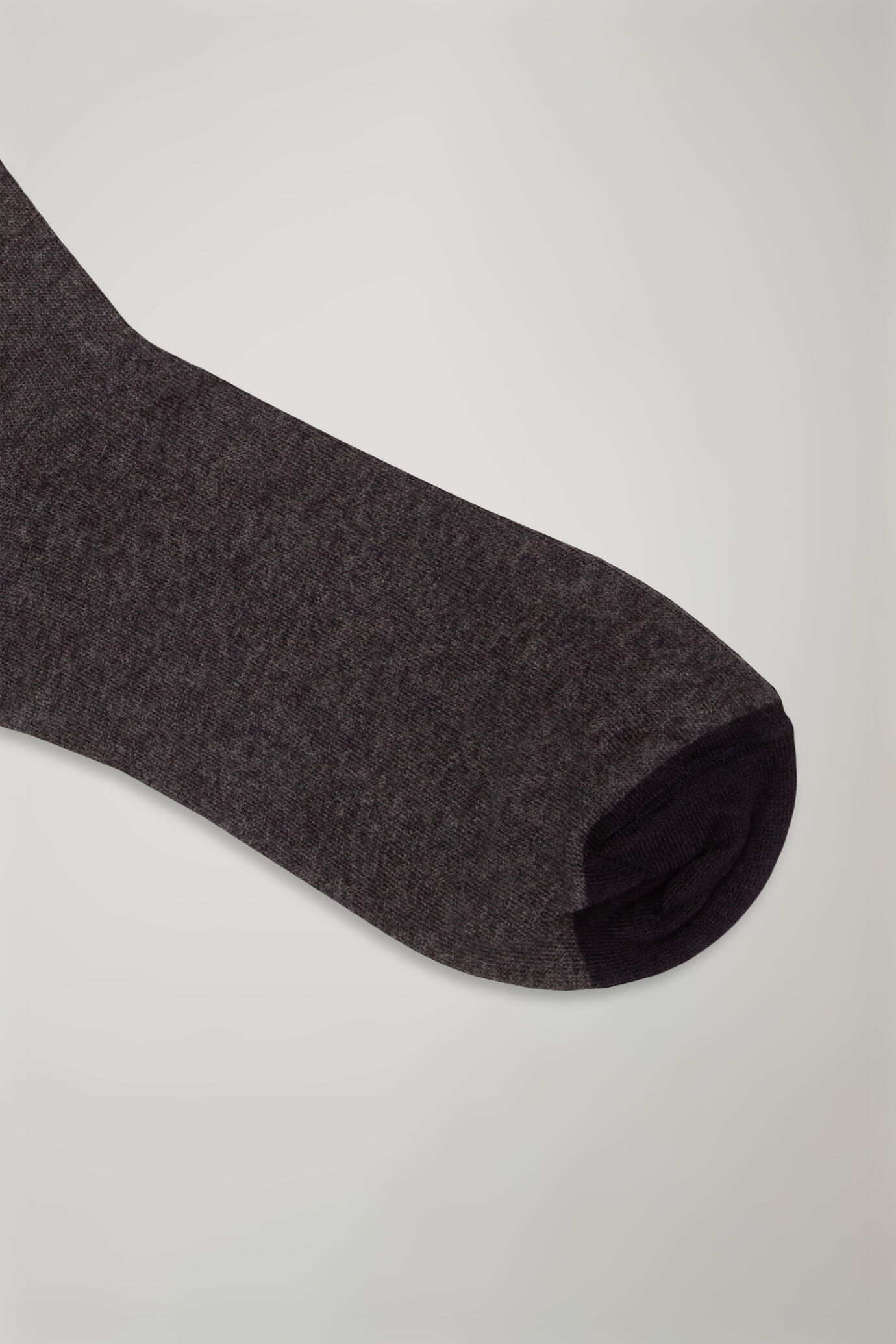 Men’s long sock in solid color knit made in italy image number 1