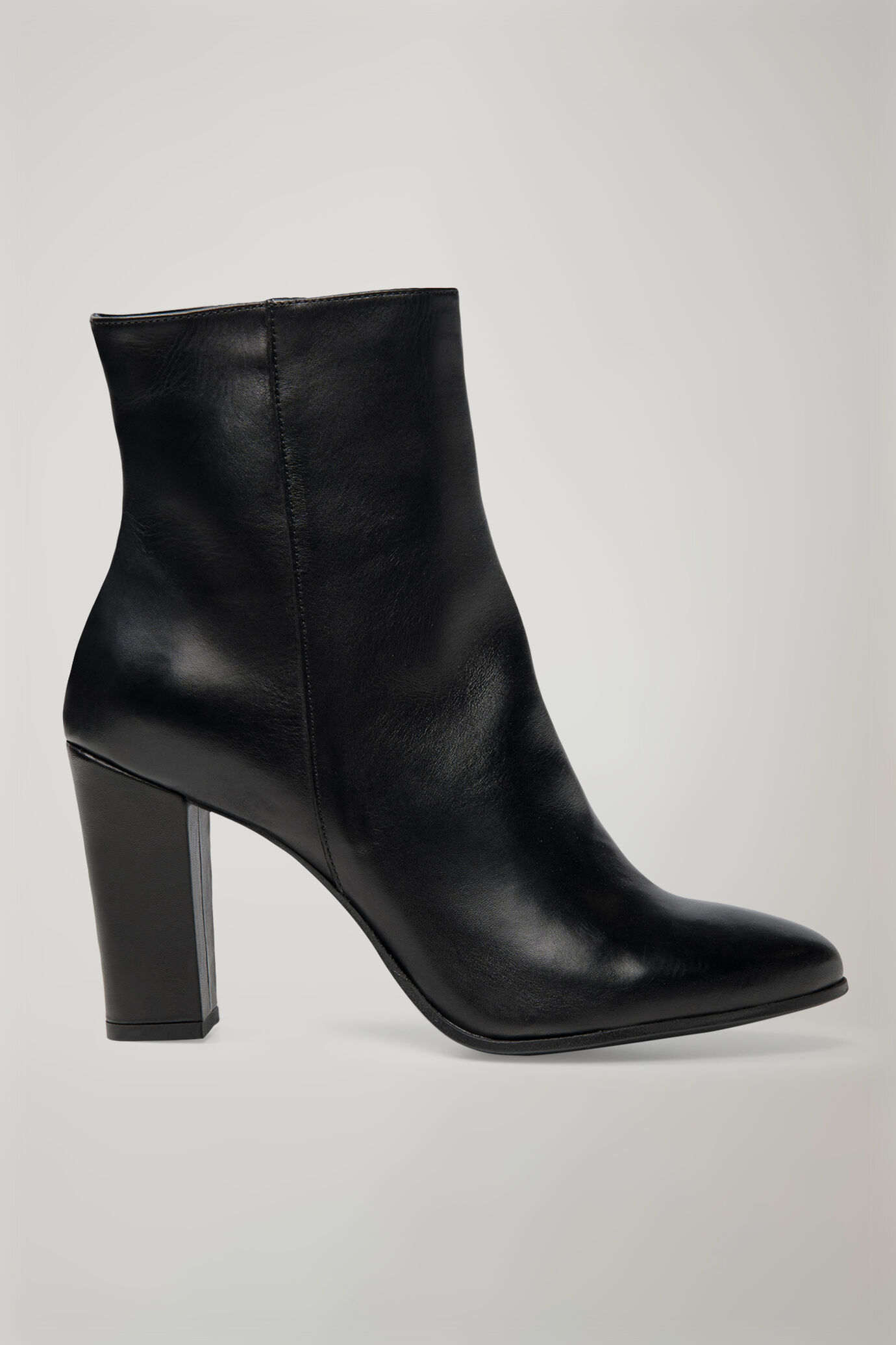Women's truncated boot 100% leather image number 1