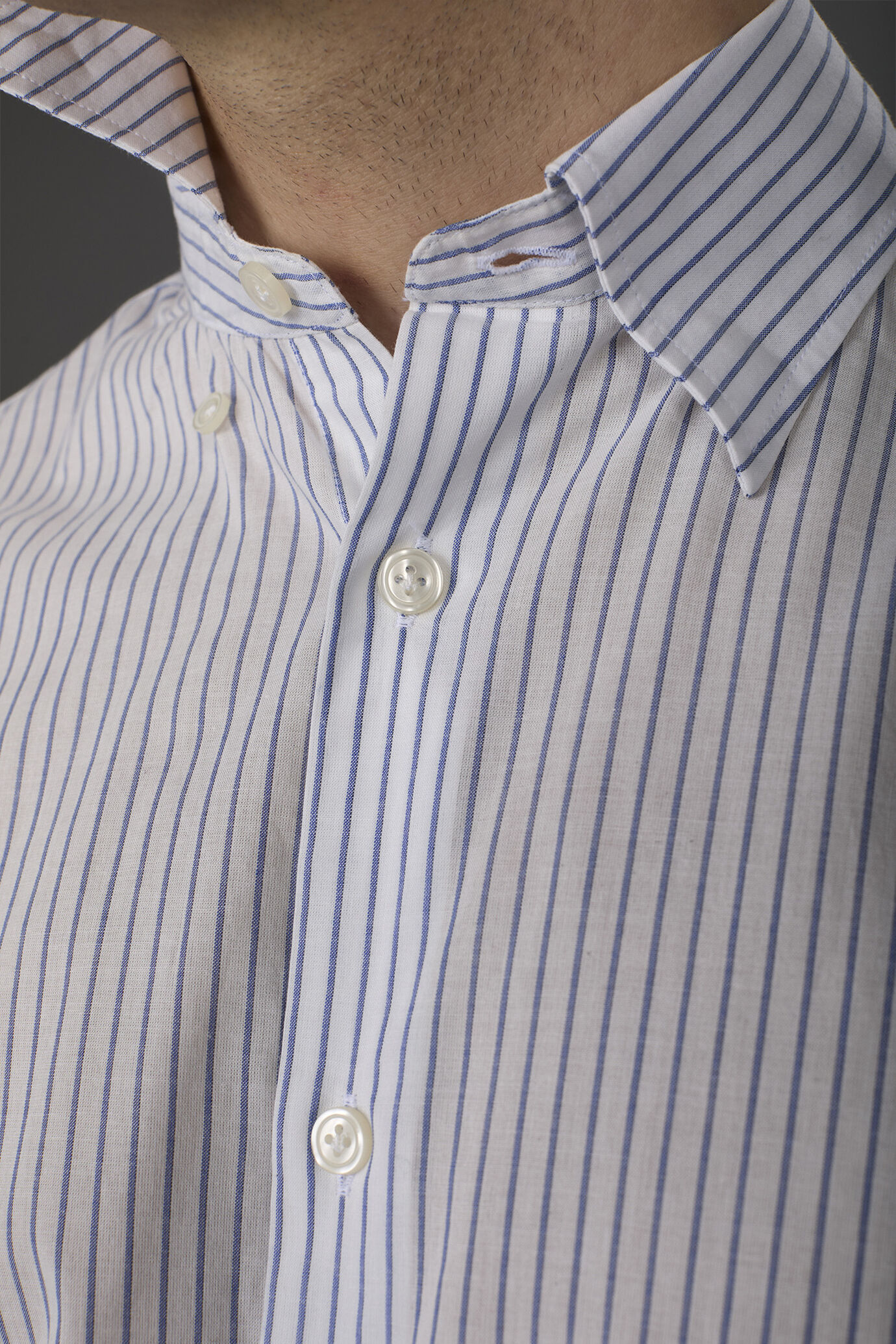 Men's concealed button down casual shirt in yarn-dyed striped washed muslin fabric image number 3