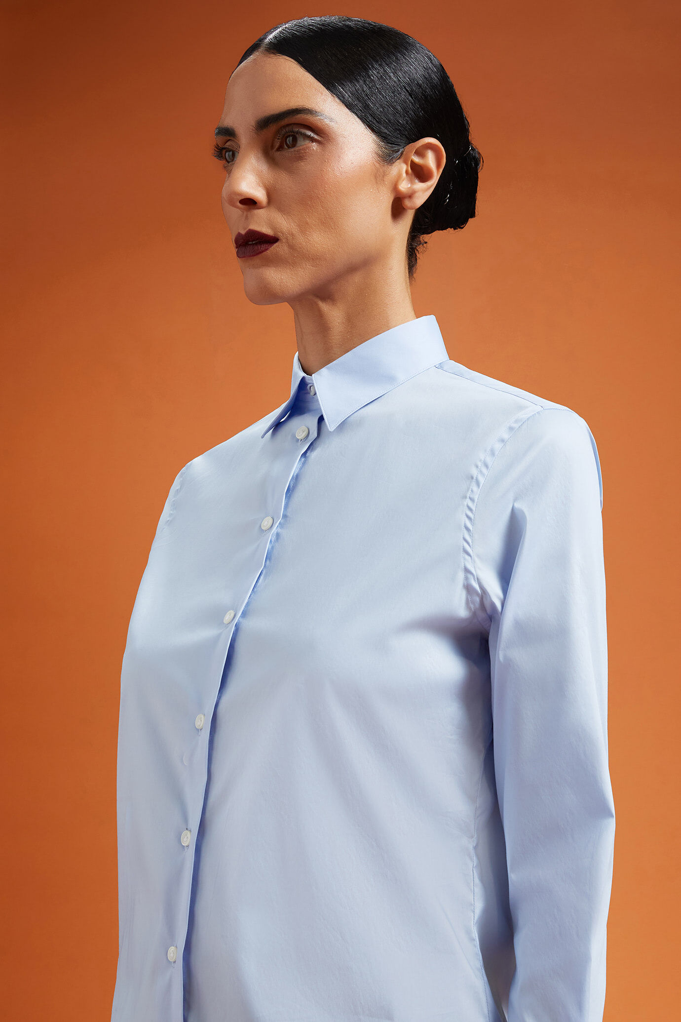 Women's plain classic shirt in a regular fit image number 4