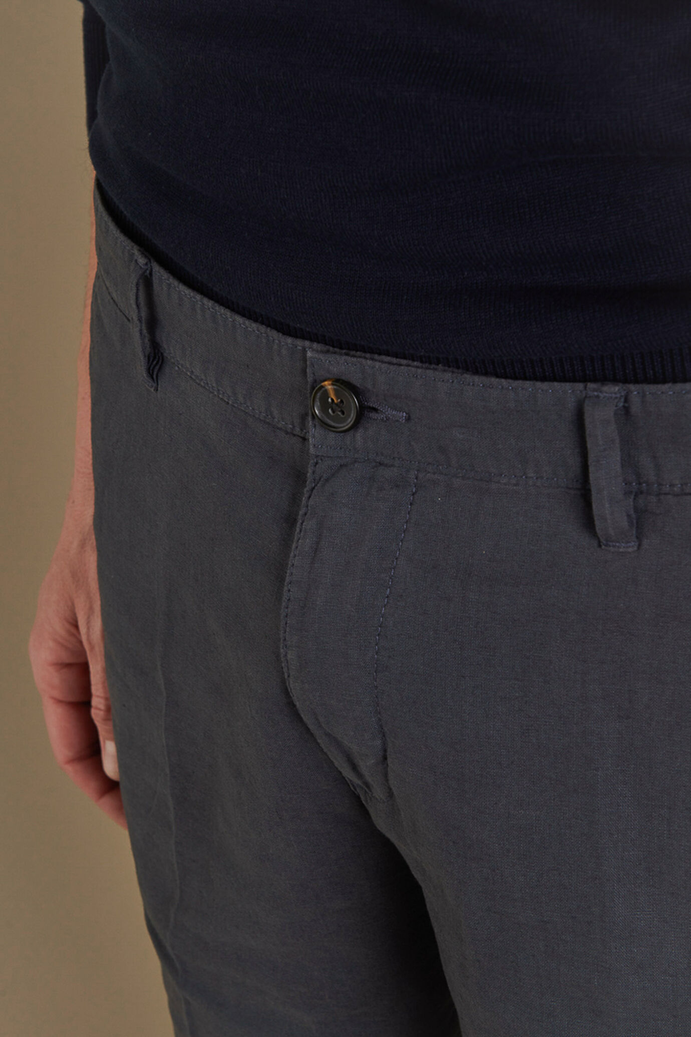 Chino bermuda double pinces linen and cotton blended image number 3
