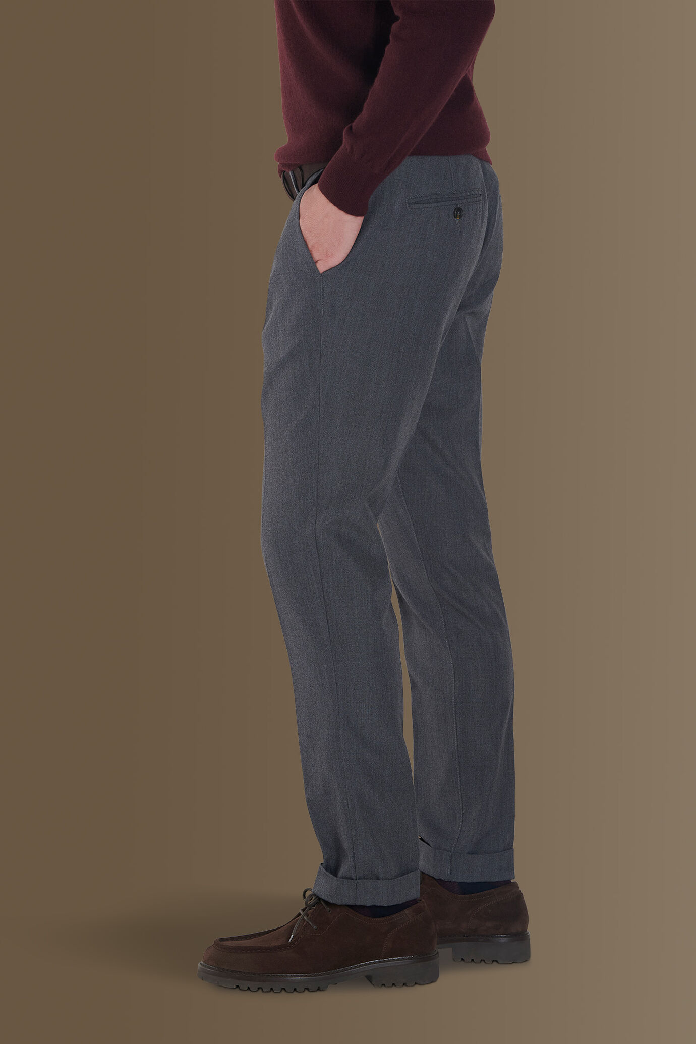 Pantalone uomo chino con pinces singola e risvolto image number 2