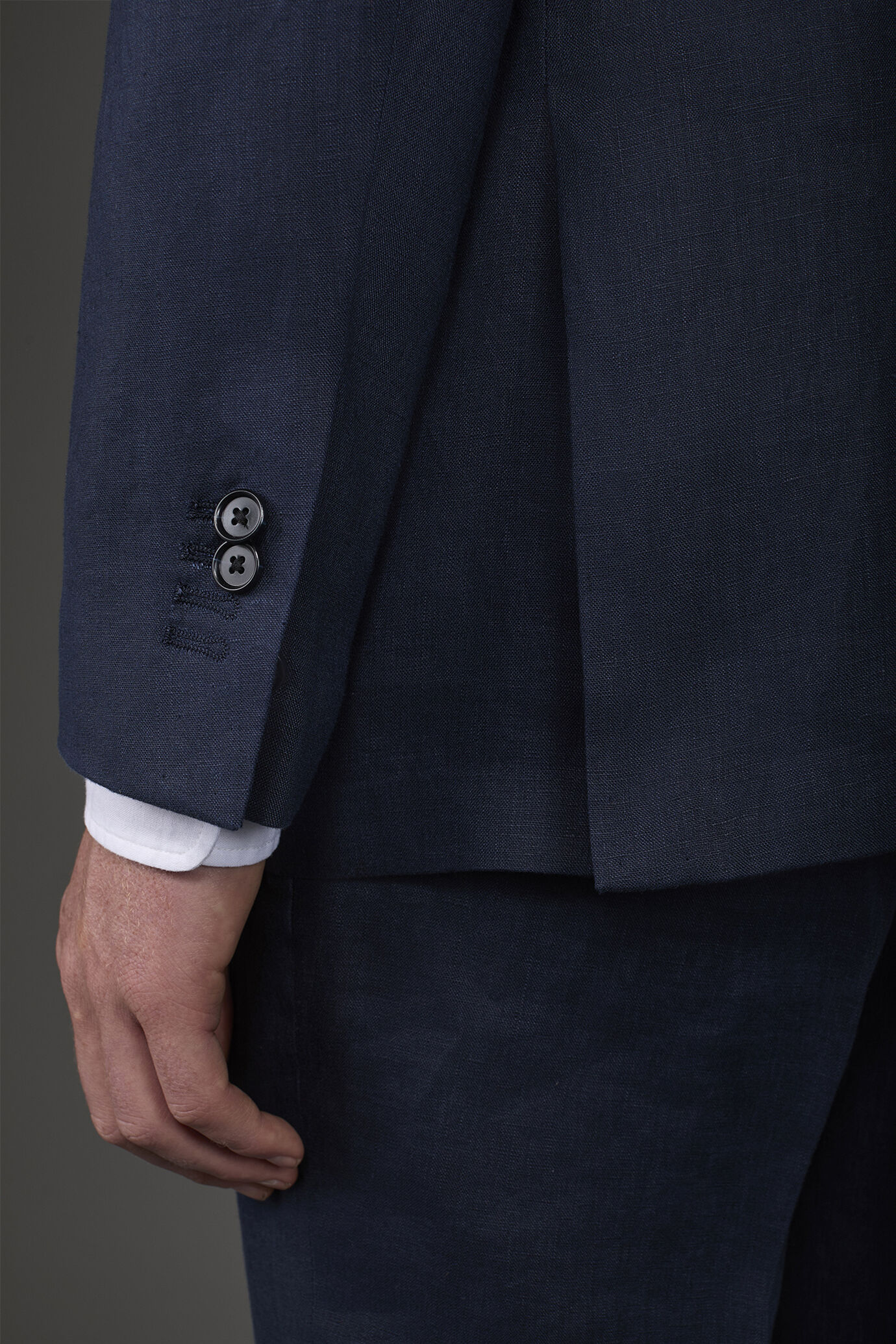 Single-breasted men's suit with flat front trousers, in 100% linen with a washed effect image number 3
