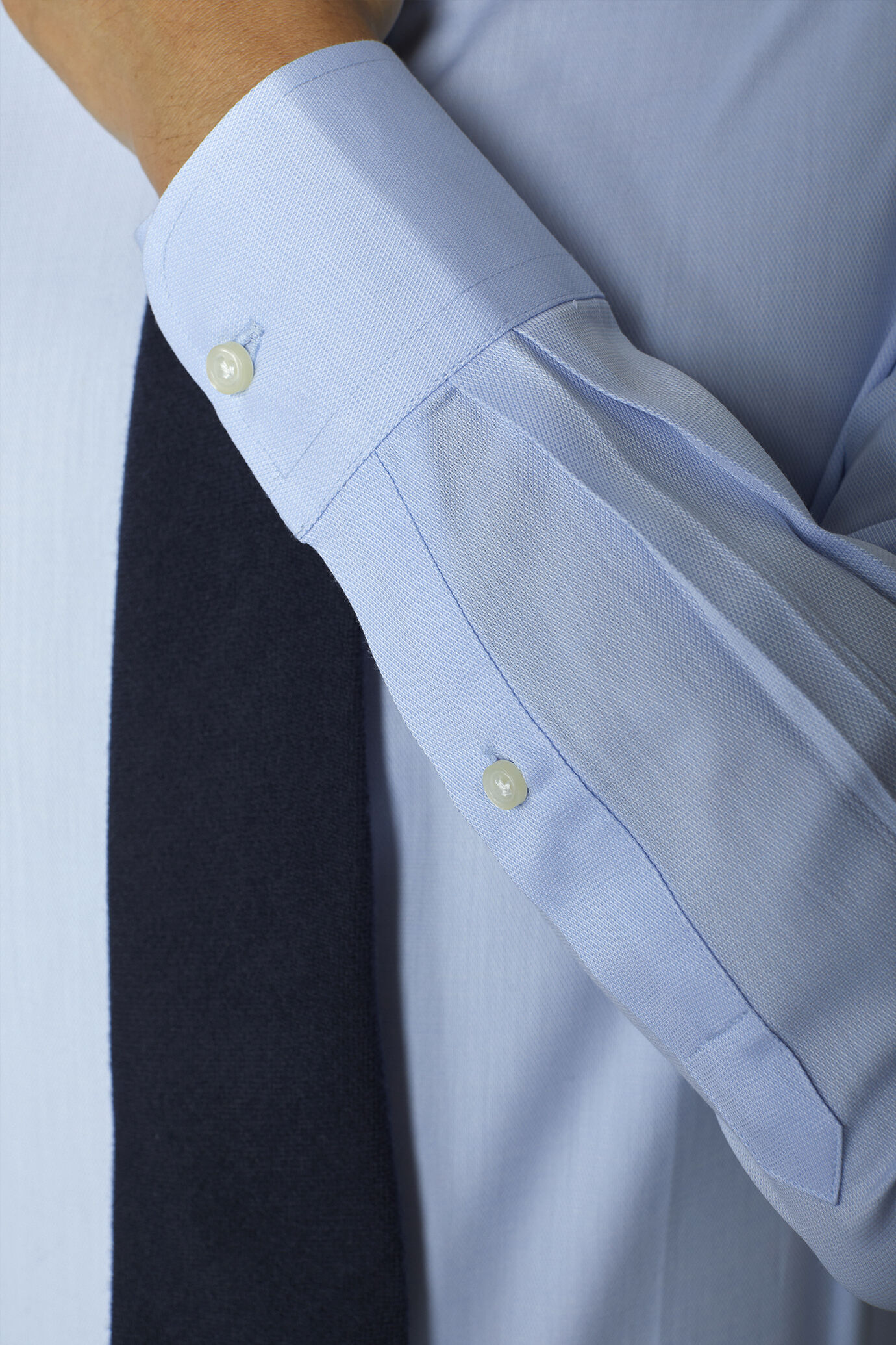 Camicia classica uomo collo francese regular fit tessuto armaturato image number 3