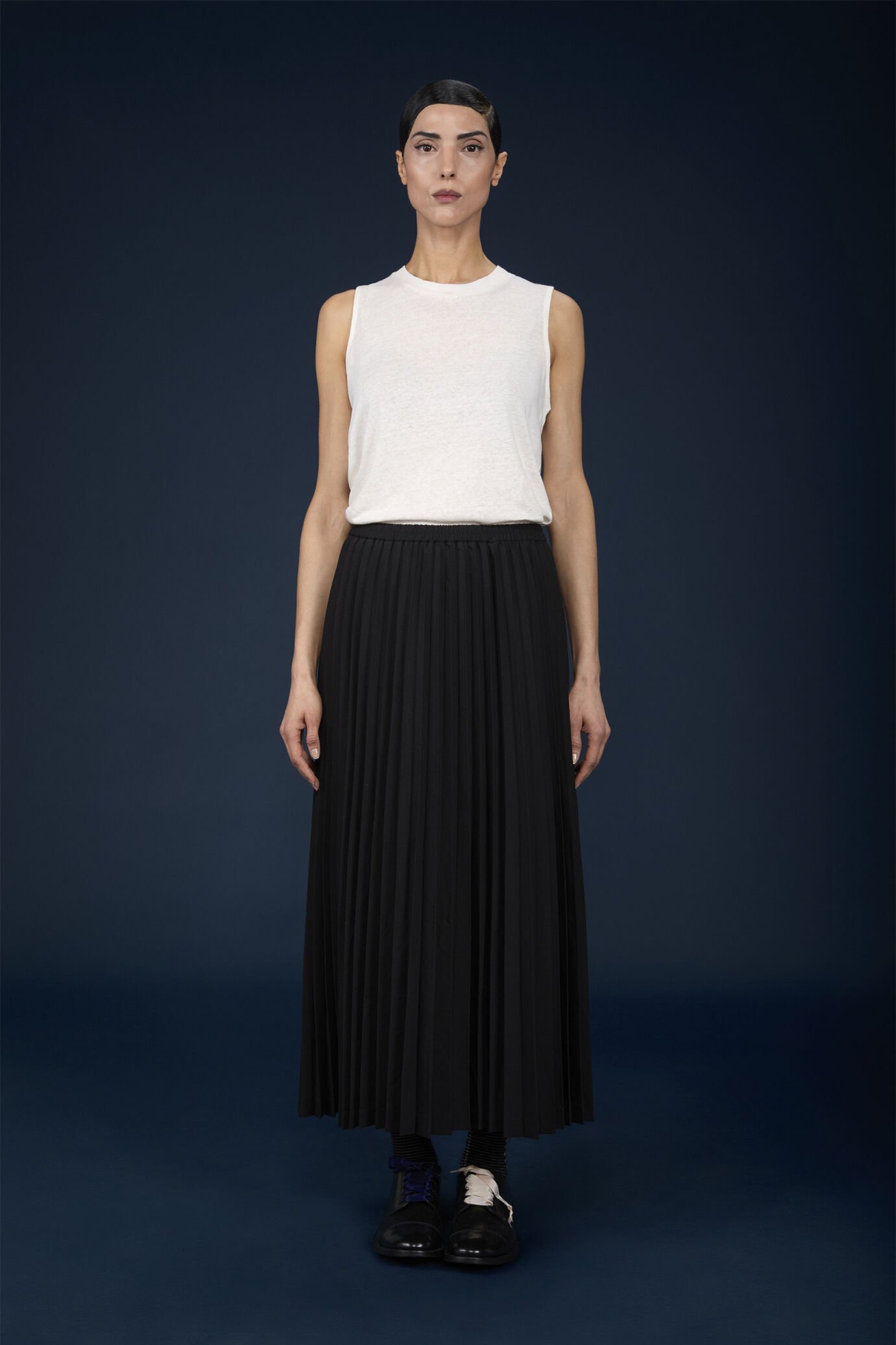 Pleated single-colour lonquette skirt image number 1
