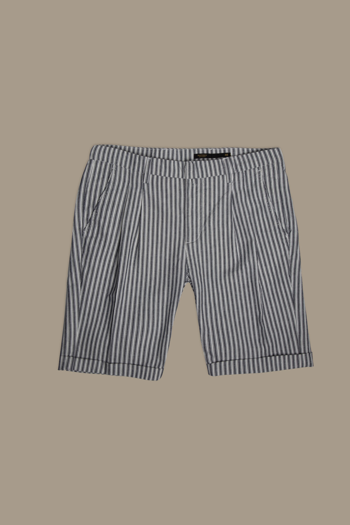 Chino bermuda double pinces and turn-ups linen and cotton blended image number 0