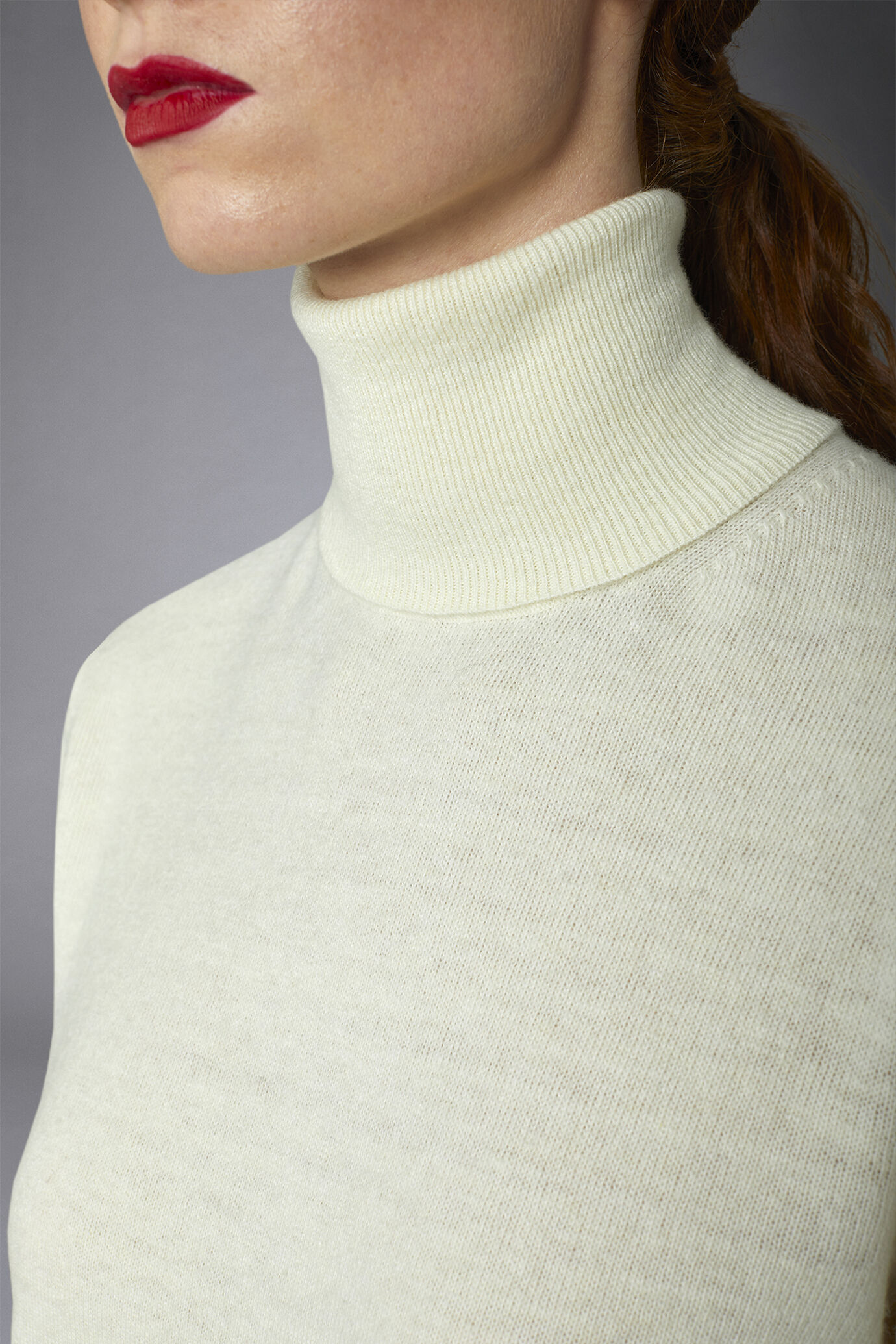 Women's wool and cashmere blend turtleneck sweater image number 3