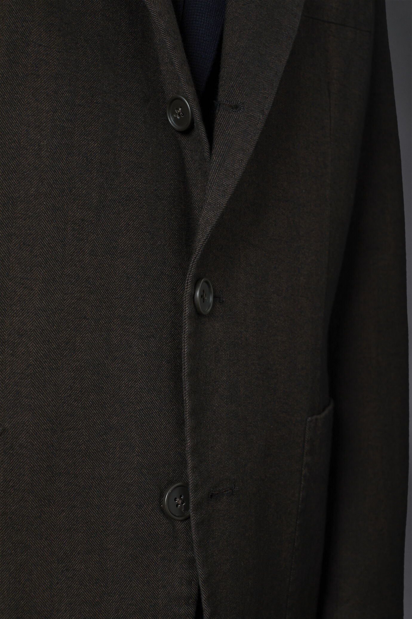 Men's single-breasted jacket in washed fabric with herringbone design regular fit image number 4
