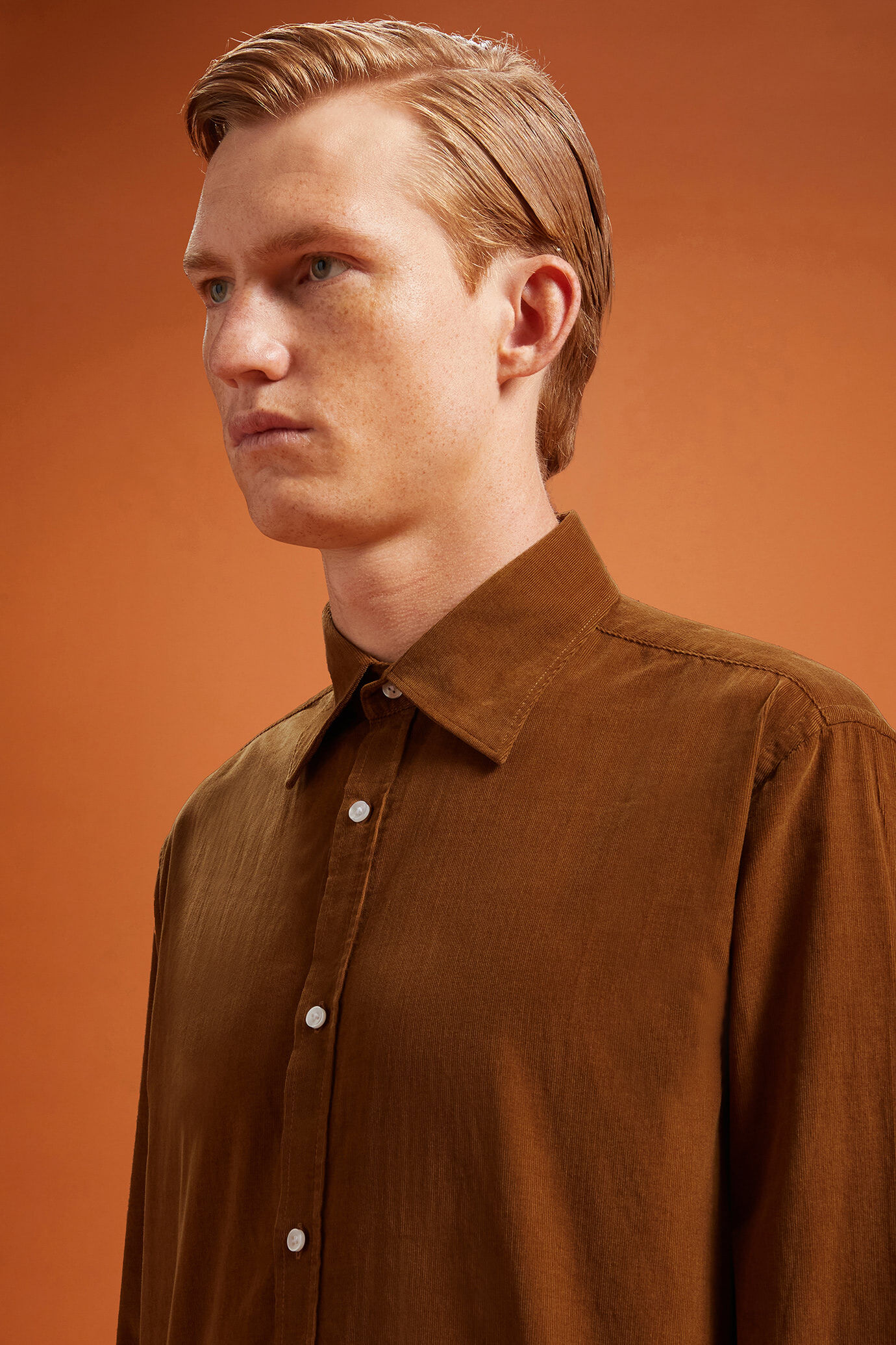 Camicia casual uomo collo classico 100% cotone tessuto velluto 1000 righe tinta unita comfort fit image number 3