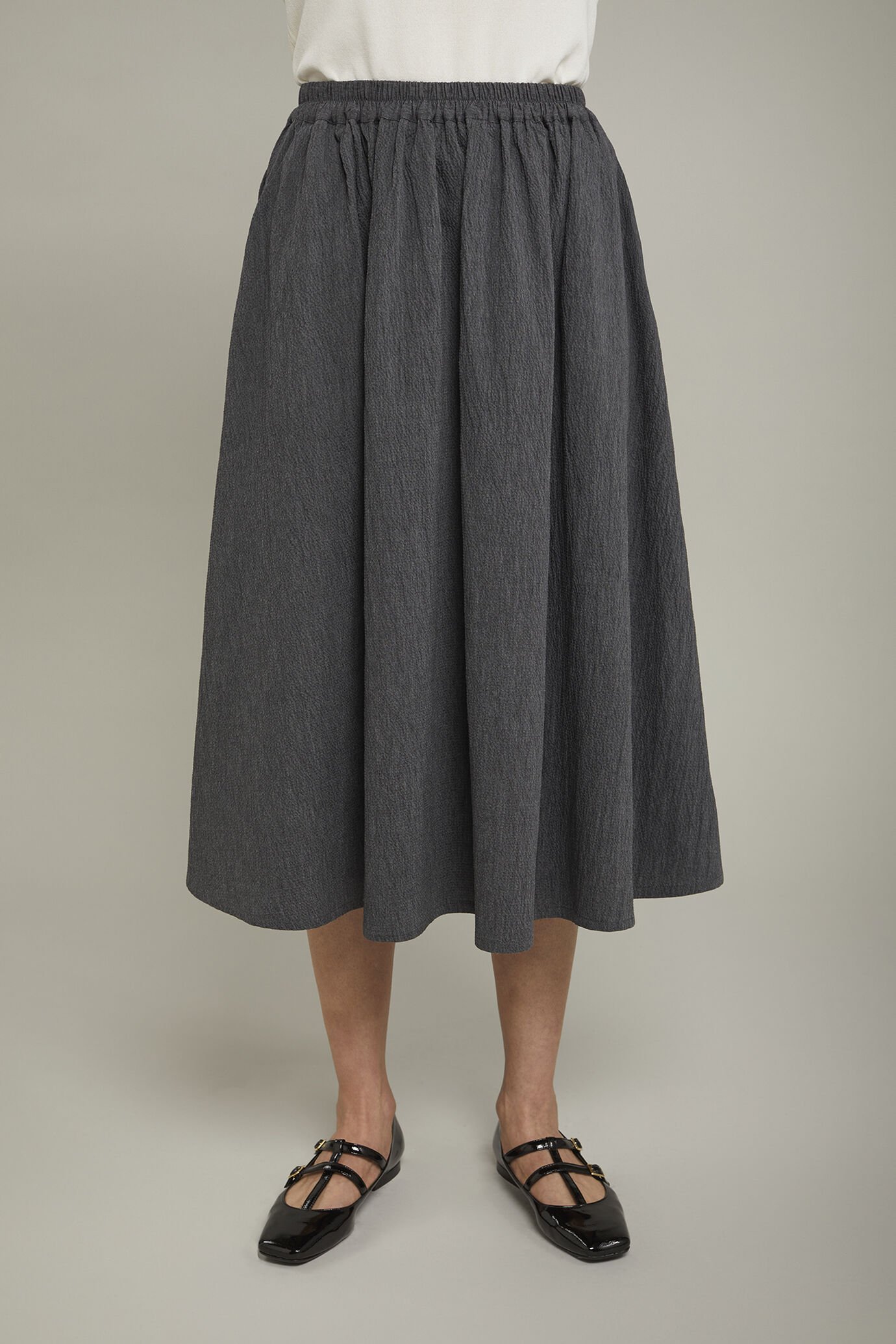 Gonna donna in cotone goffrato tinta unita regular fit image number 3