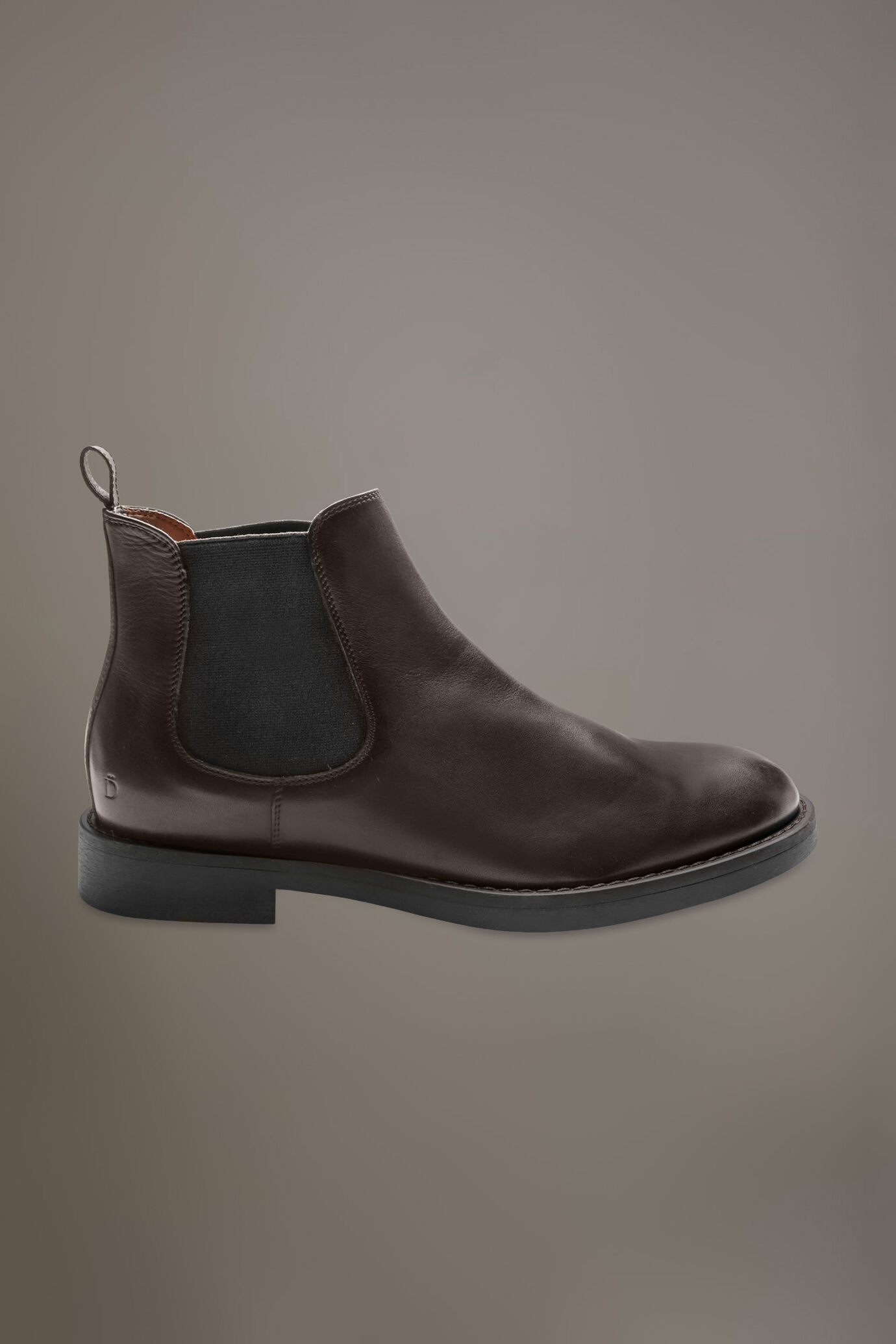 100% brushed leather chelsea boots with rubber sole image number 1