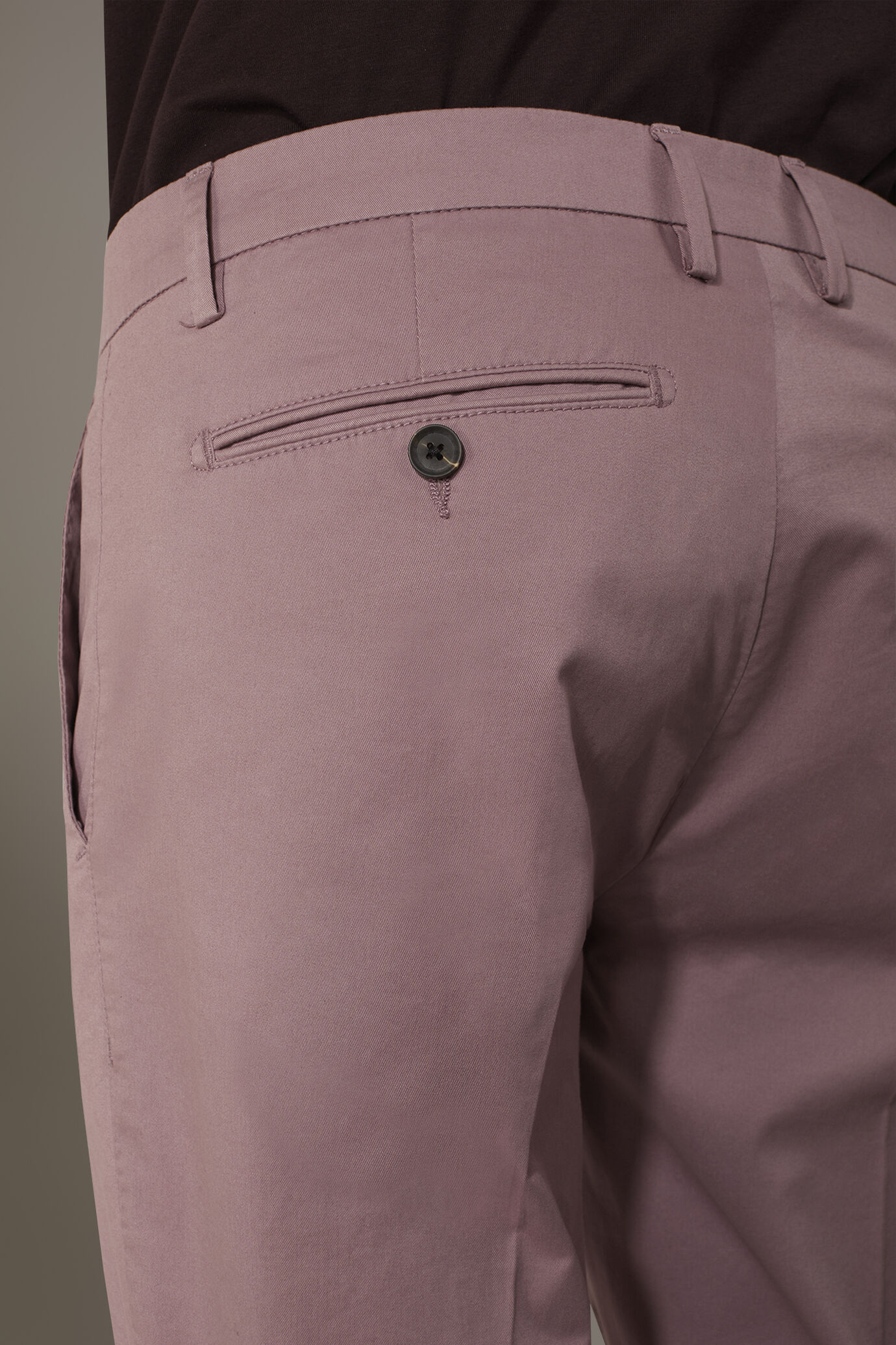 Pantalone chino regular fit costruzione twill image number 2