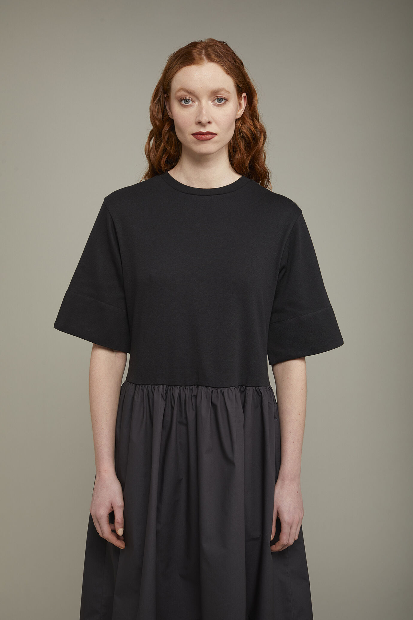 Zweifarbiges Midikleid f&uuml;r Damen aus 100 % Baumwolljersey in normaler Passform image number 3