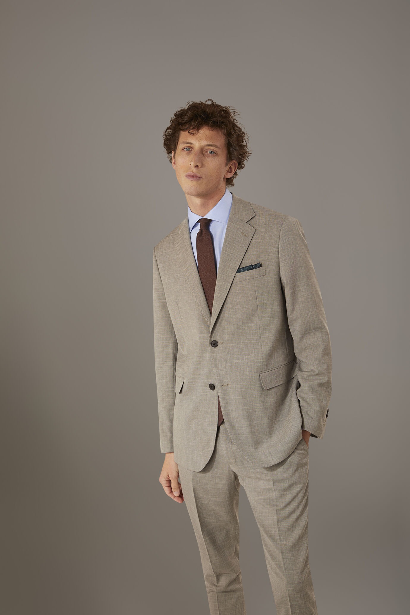 Regular fit single-breasted suit in grisaille fabric image number 1