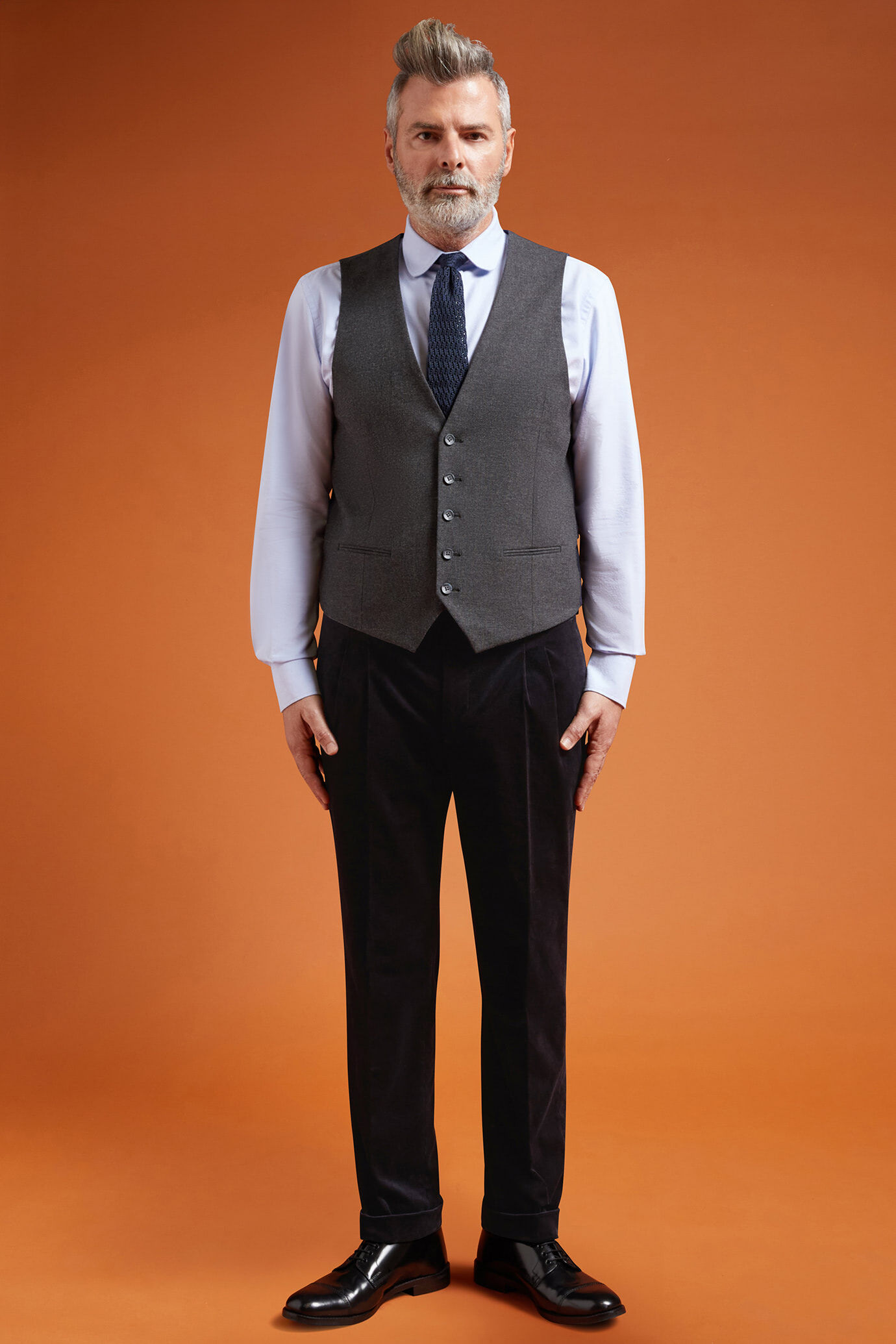 Pantalone classico uomo con doppia pince in velluto a coste regular fit image number 1