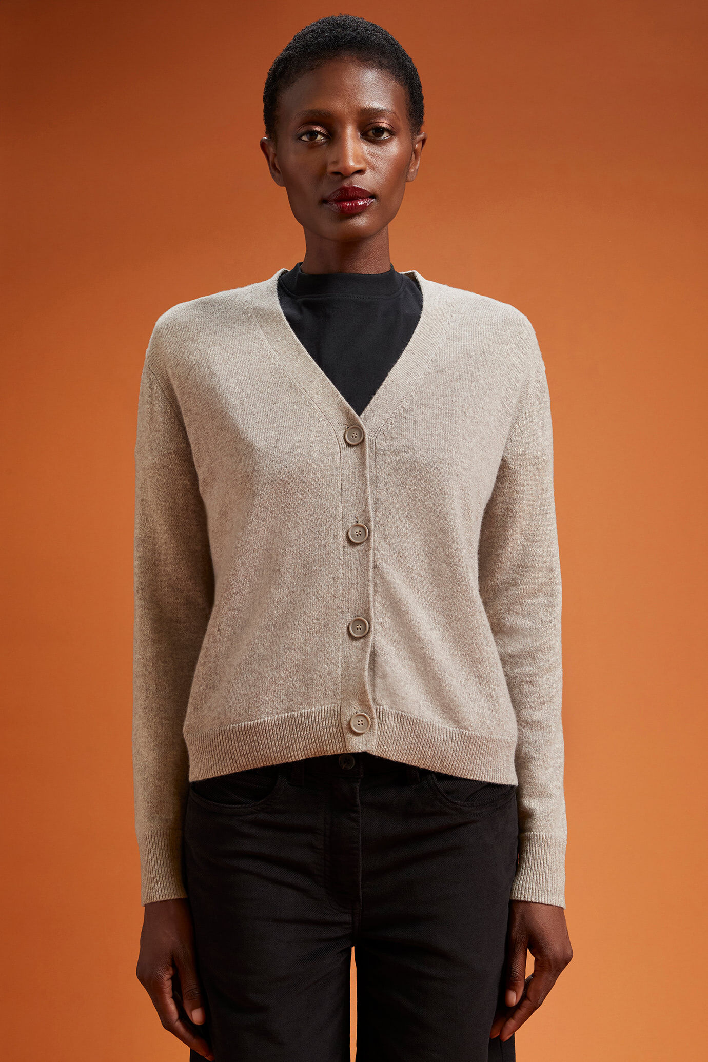Women's regular fit crew neck cardigan in 100% cashmere image number 0