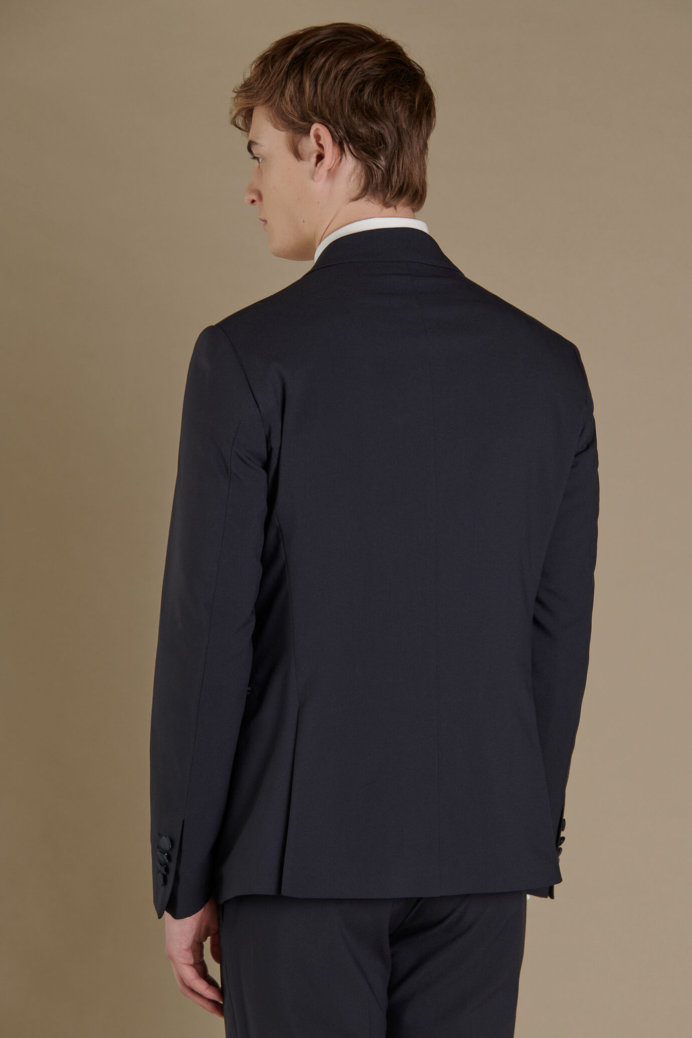 Smoking monopetto con collo a lancia image number 3