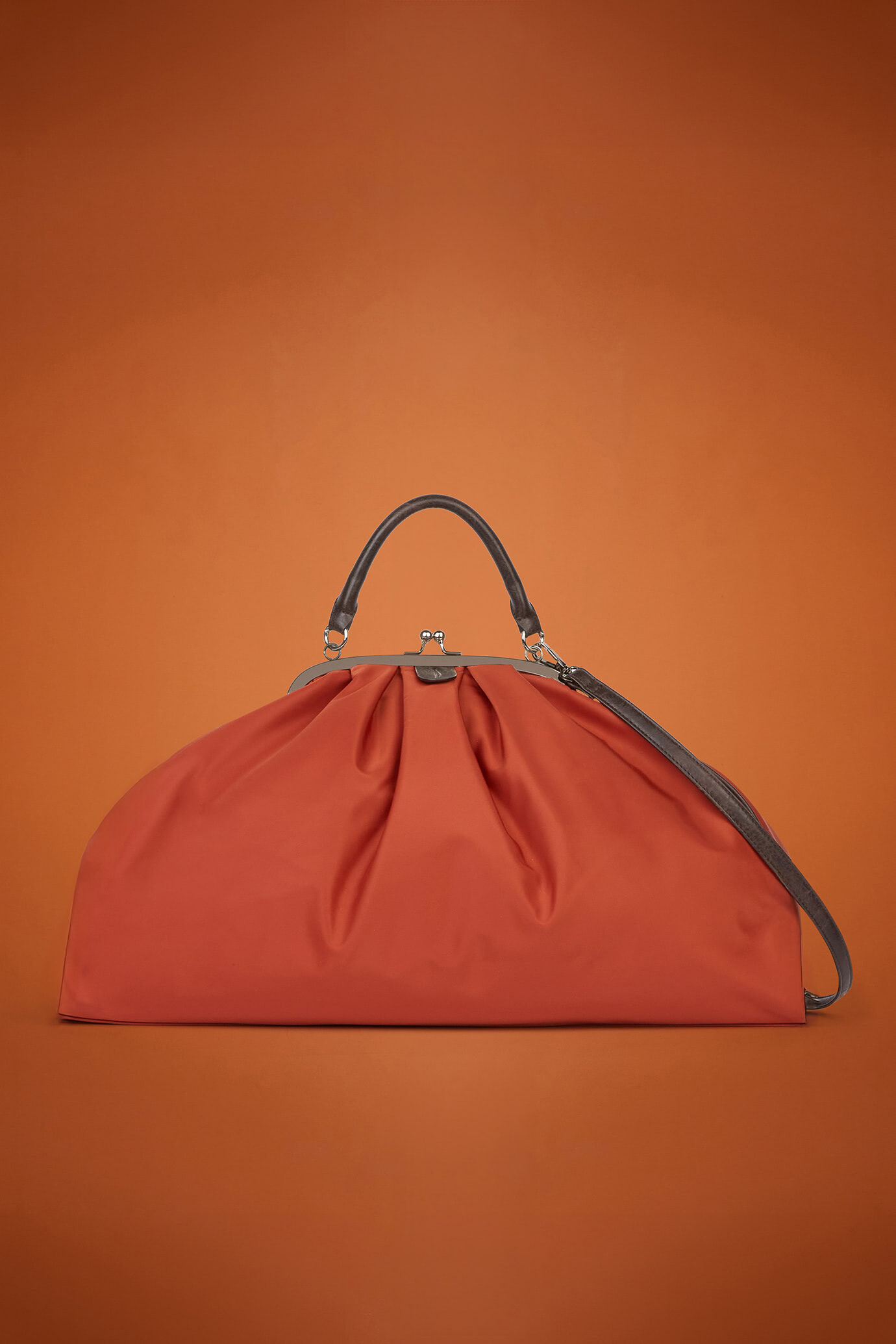 Borsa da viaggio donna in tessuto tecnico con dettagli in ecopelle image number 0