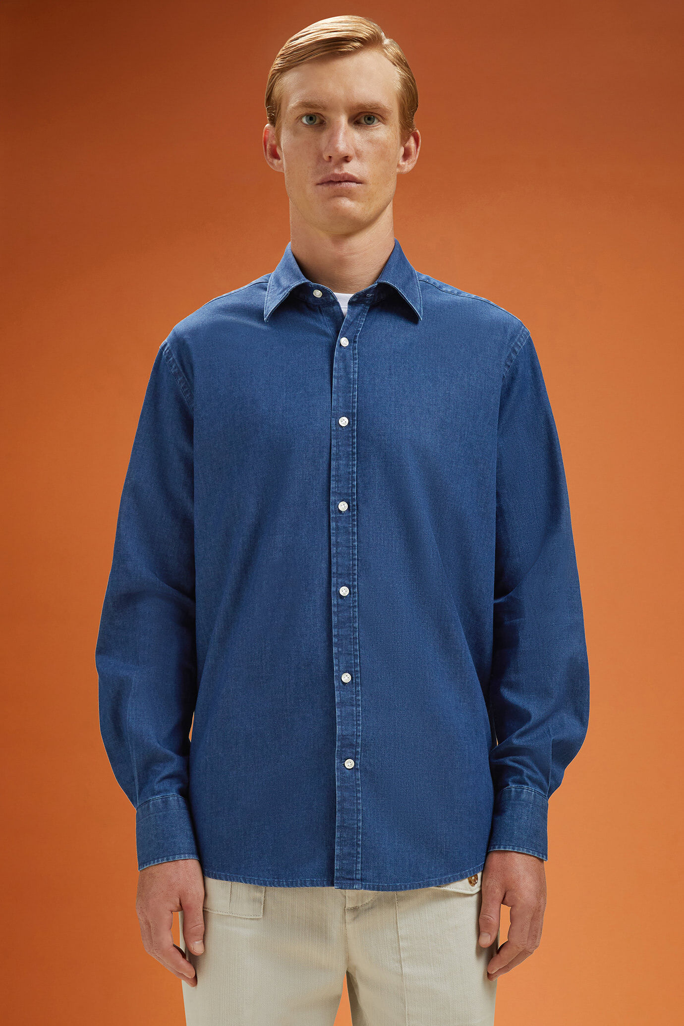 Camicia casual uomo collo classico 100% cotone tessuto in chambray lavato comfort fit