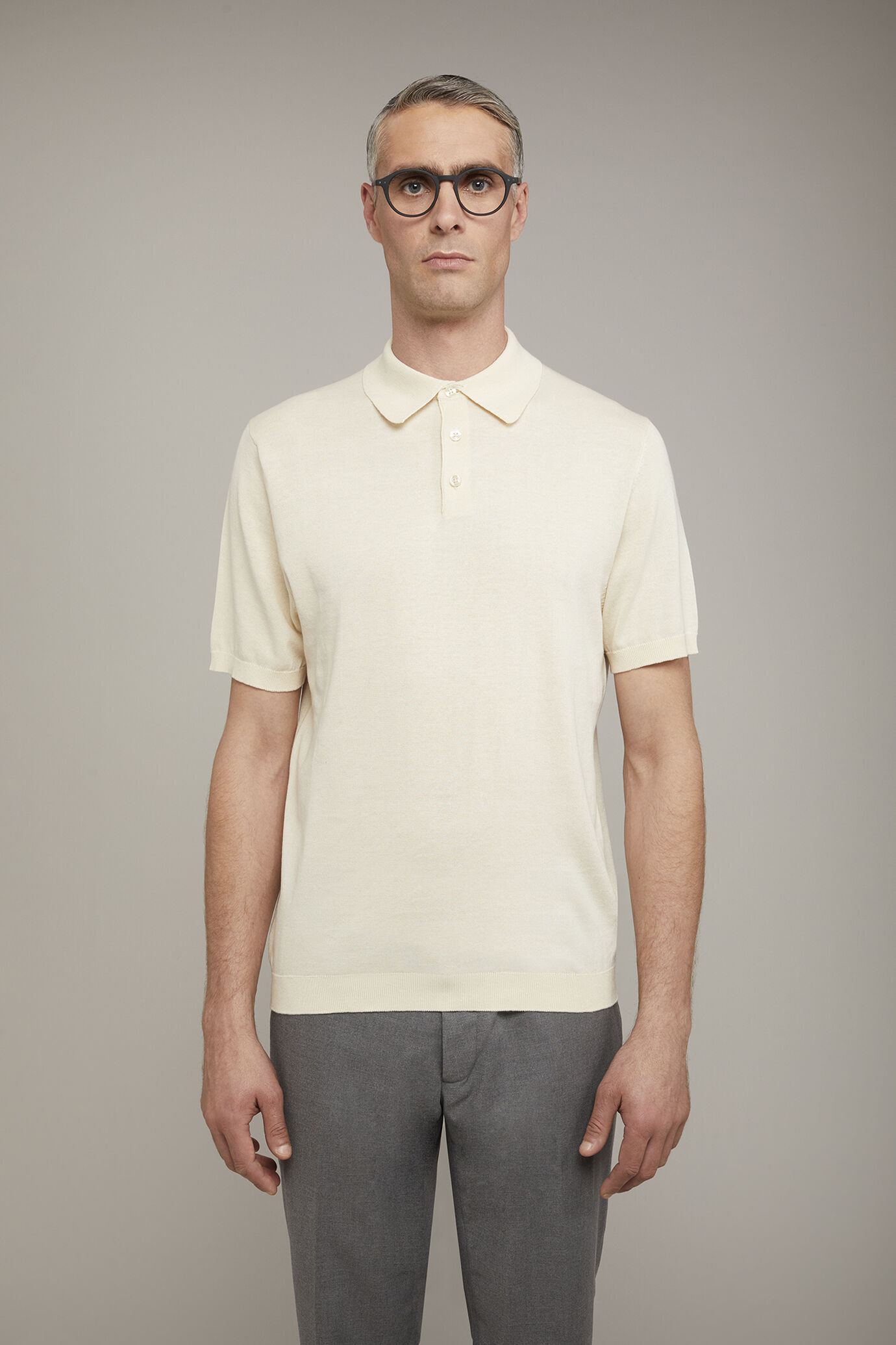 Herren-Poloshirt aus 100 % Baumwolle mit kurzen &Auml;rmeln in normaler Passform image number 2