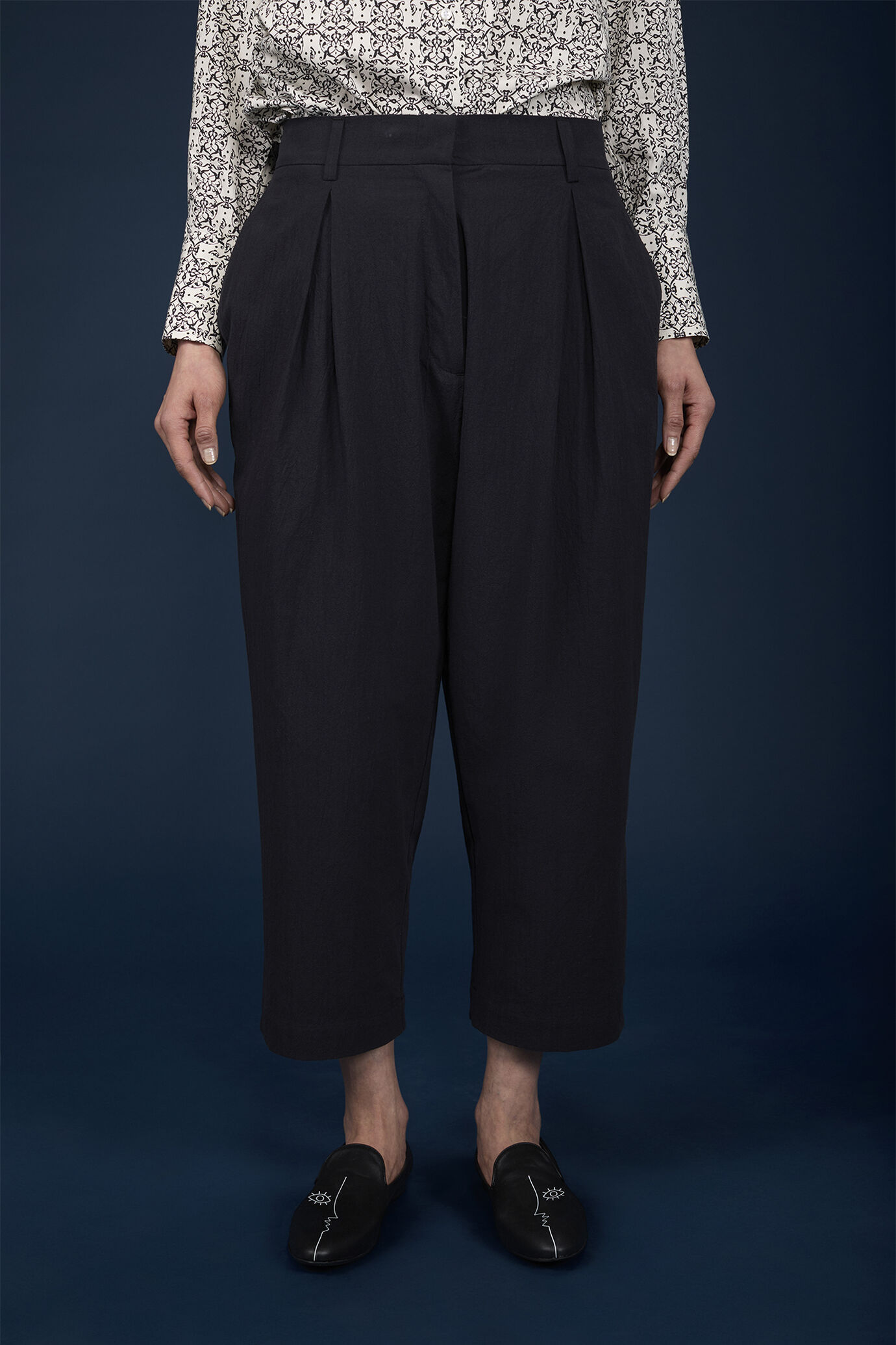 Women's wide trousers with two pleats 100% cotton image number 1