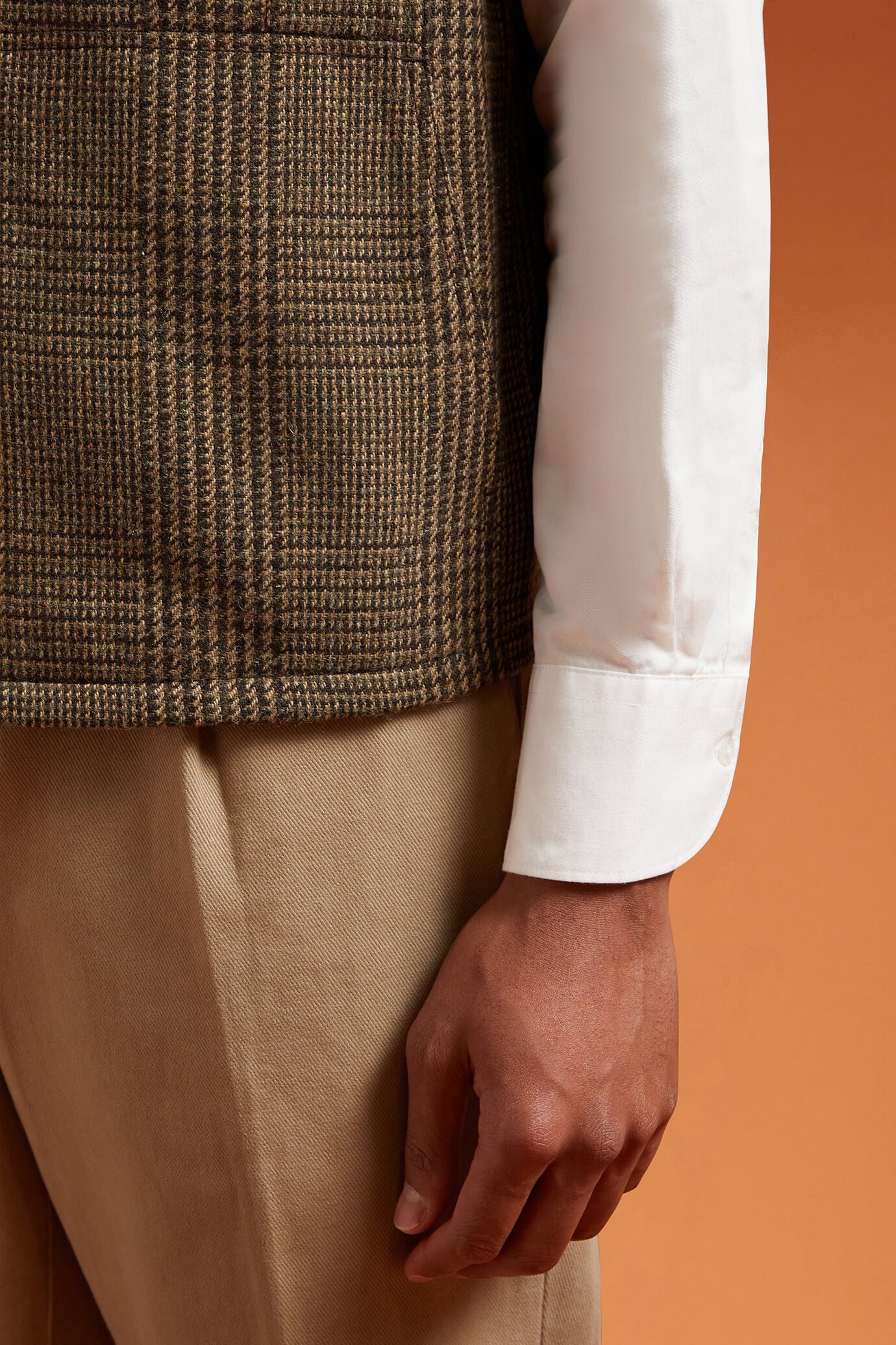 Men's regular fit single-breasted waistcoat with a V-neckline in Prince of Wales check wool blend fabric image number 2