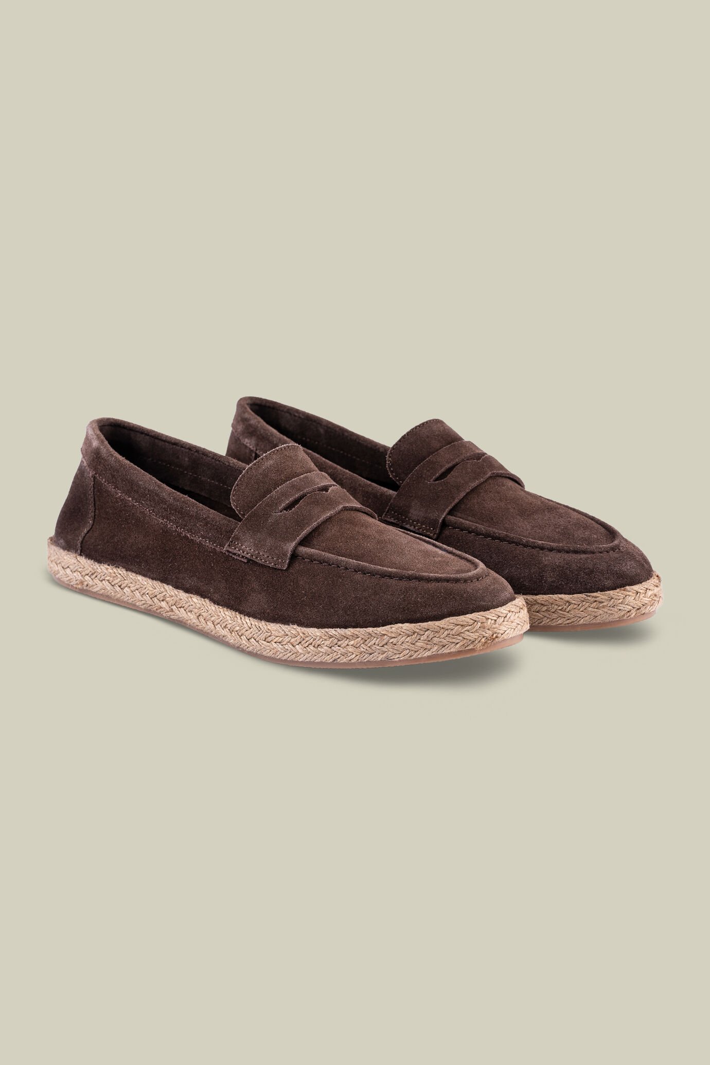 Espadrilles aus 100 % echtem Wildleder mit seitlichem Strohbesatz Espadrilles aus 100 % echtem Wildleder mit seitlichem Strohbesatz