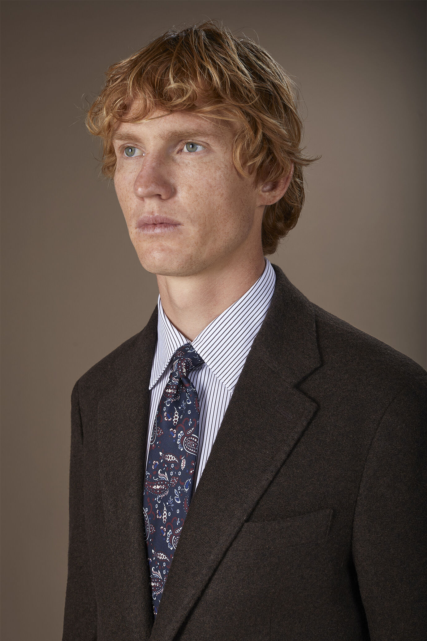 Cravatta uomo con fantasia paisley