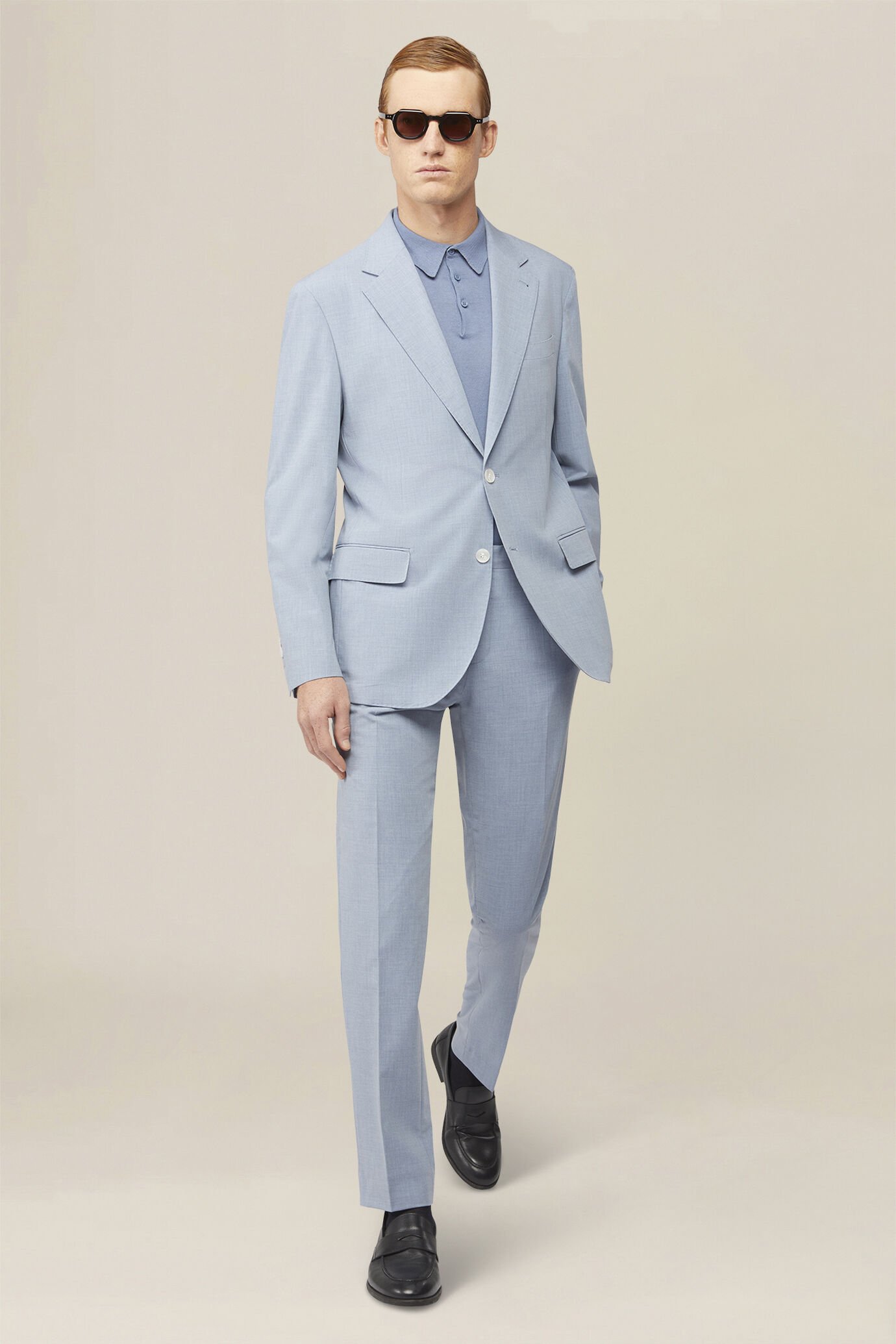 Single-breasted men's suit with single-pleat trousers in two-way stretch fabric image number 0