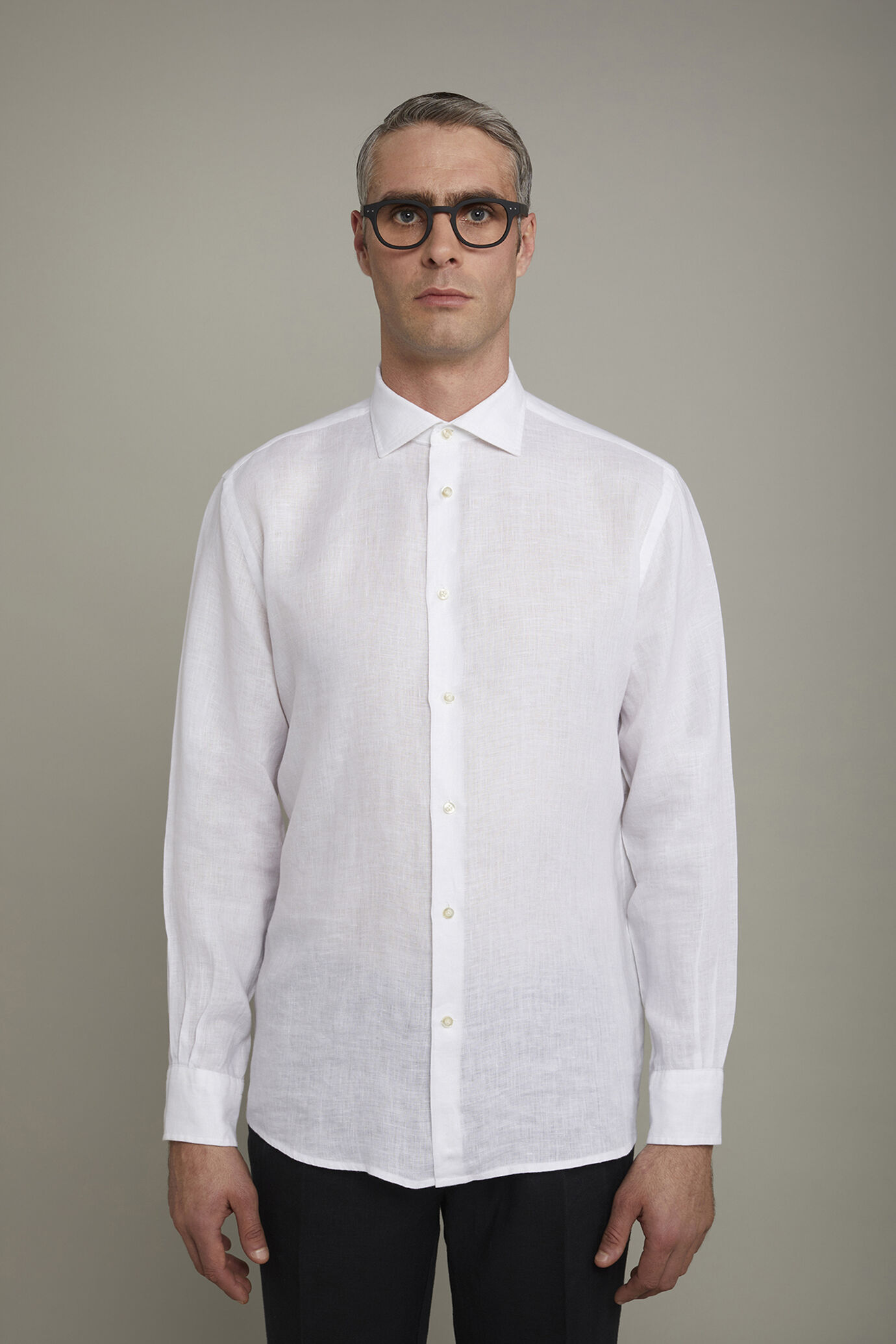 Chemise d&eacute;contract&eacute;e homme &agrave; col classique, en 100&nbsp;% lin, coupe confort image number 2