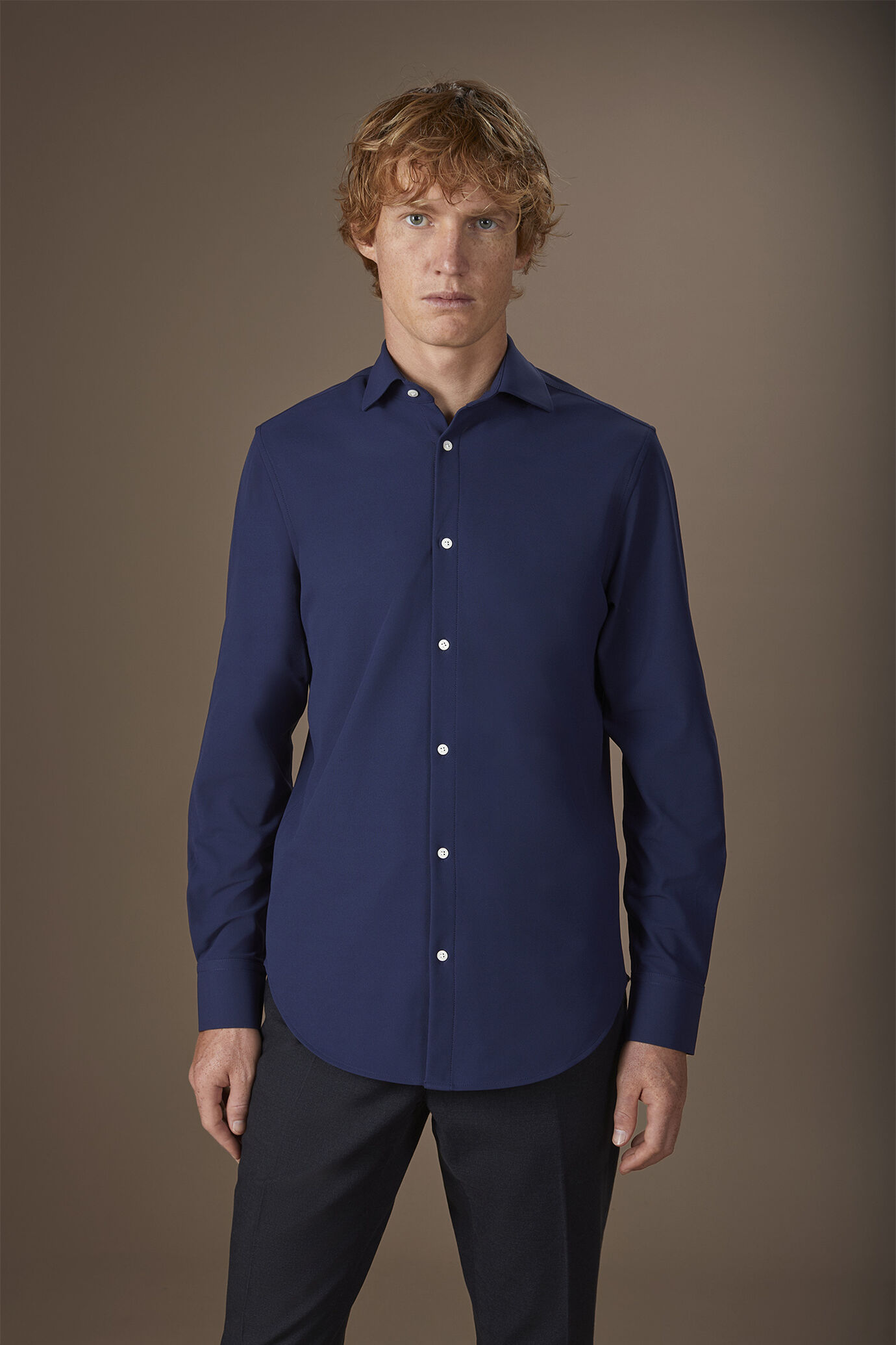 Camicia uomo stretch con collo classico in tessuto Oxford image number 0