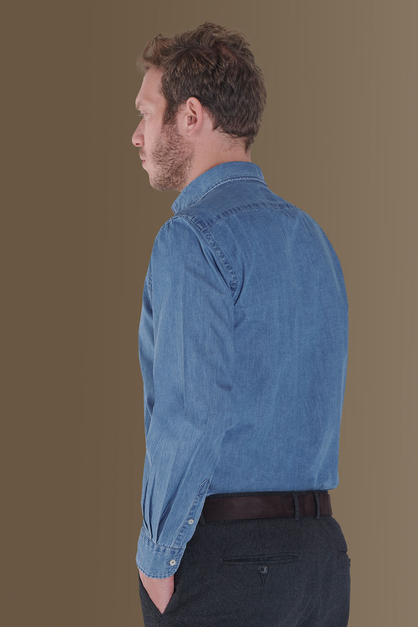 Camicia casual uomo collo francese in cotone denim tinta unita image number 2