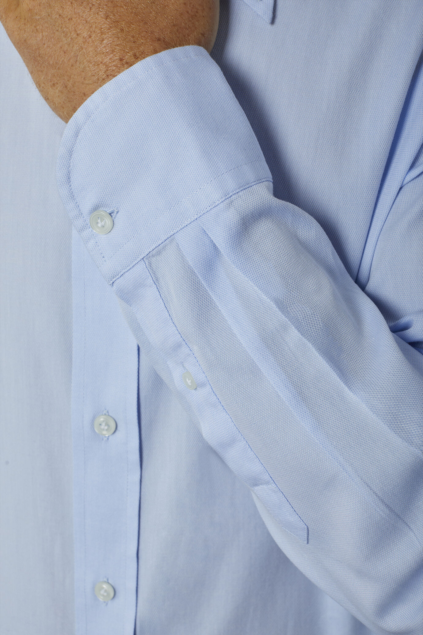 Klassisch gewaschenes Button-Down-Hemd mit bequemer Passform und Dobby-Stof image number 3