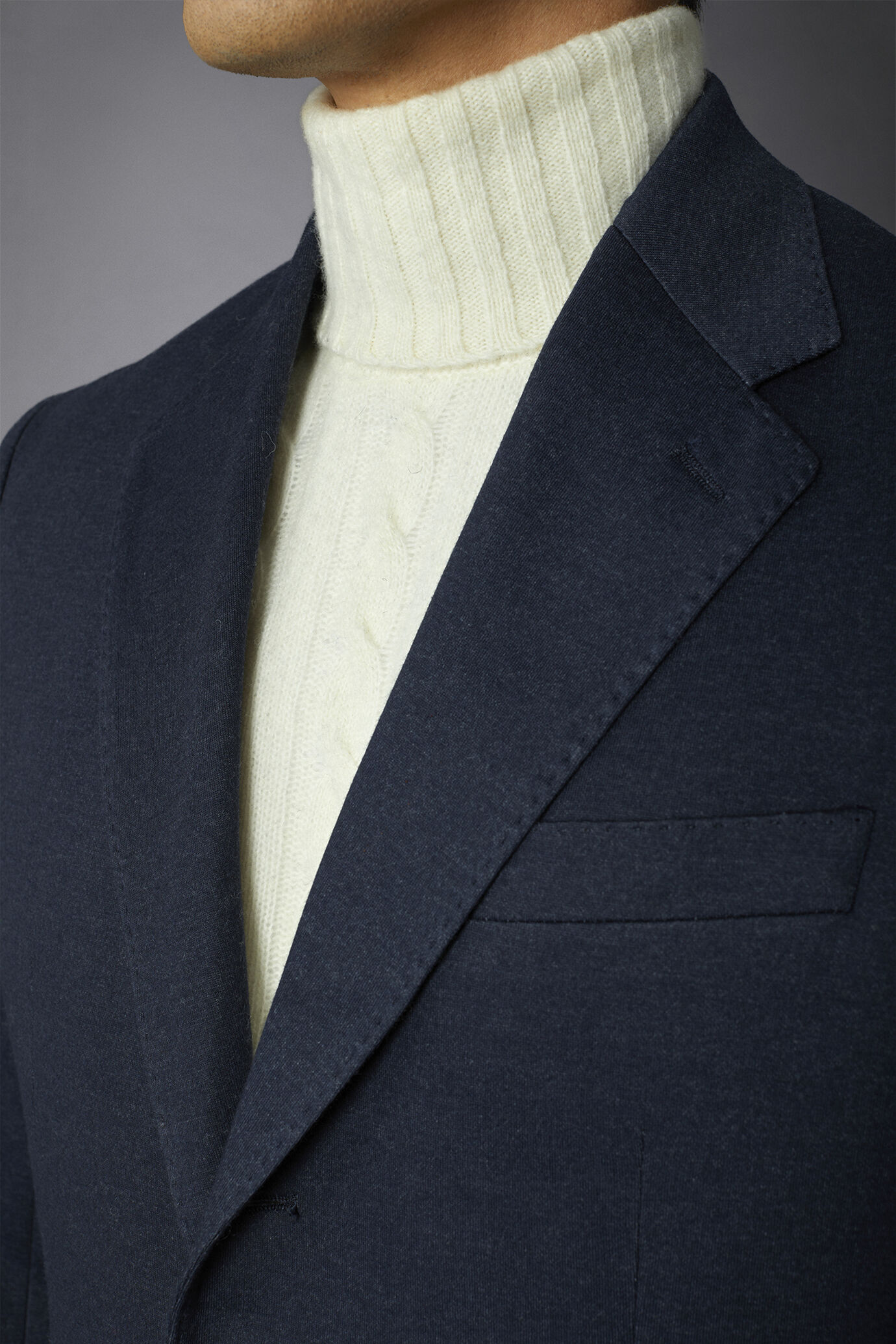 Einreihige geschlechtslose Jacke aus bedrucktem Jersey in normaler Passform image number 4