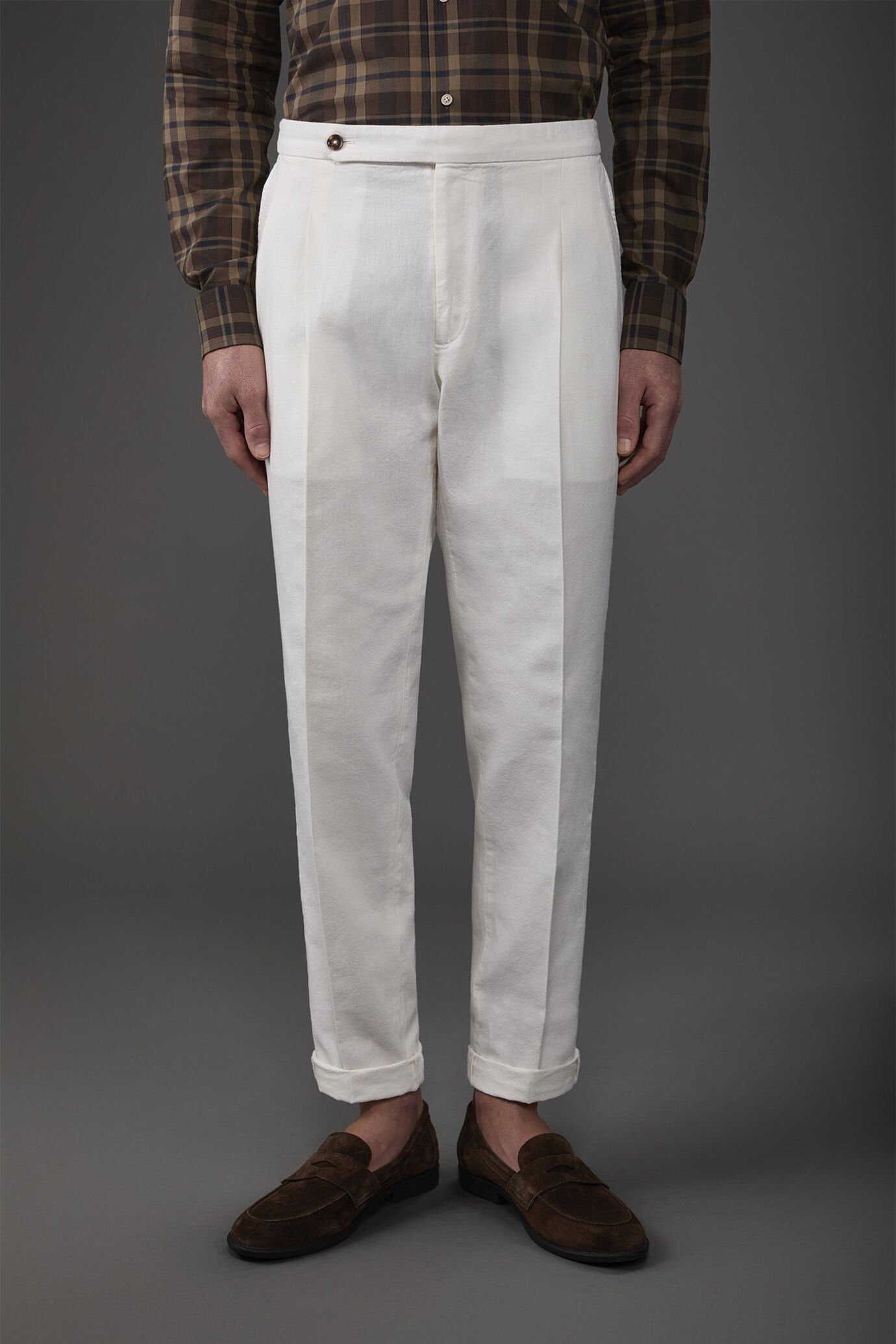 Herrenhose mit Doppelfalten und seitlichen Schnallen aus einem Baumwoll-Leinen-Gemisch image number 1