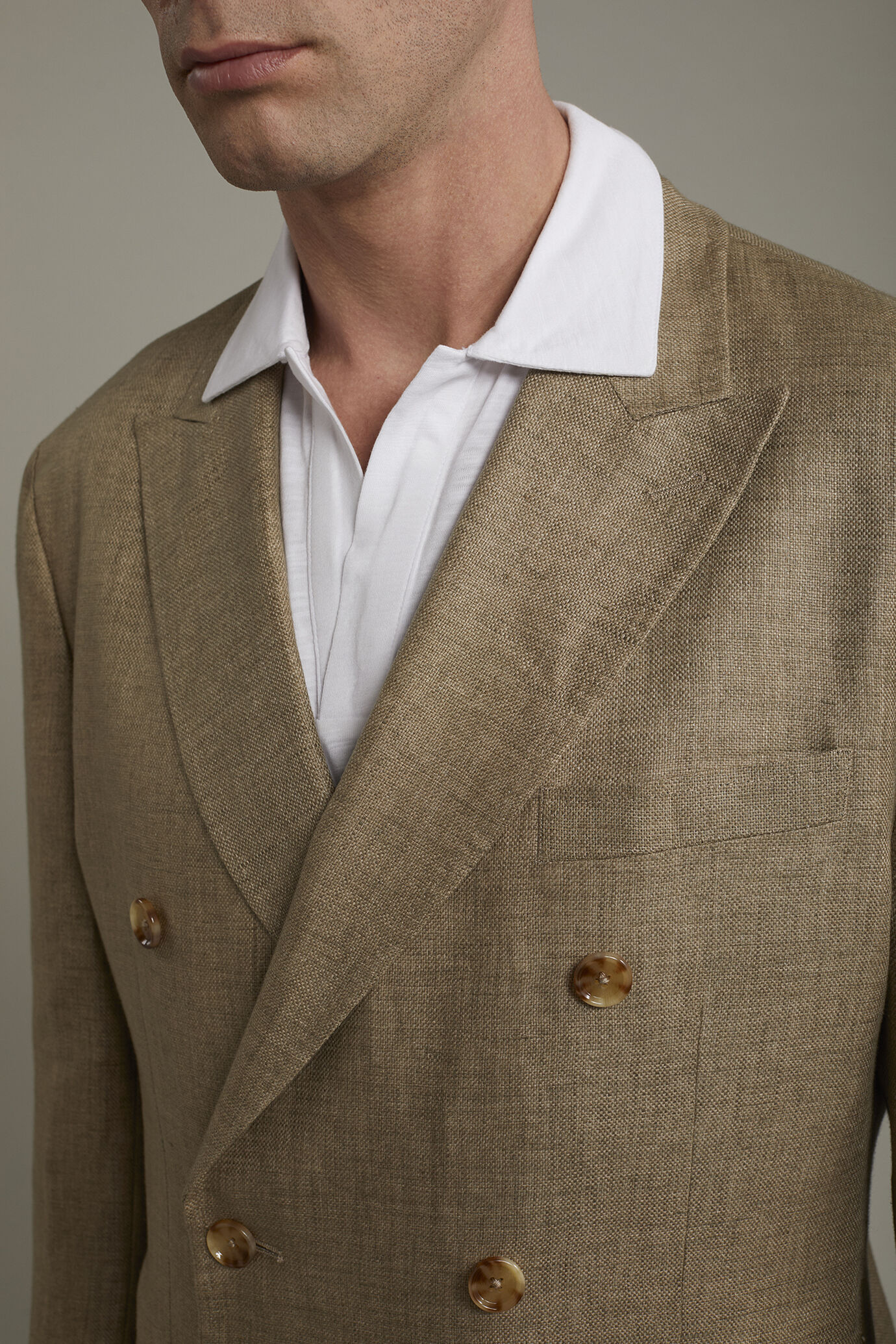 Men's unlined double-breasted blazer, patch pockets 100% linen regular fit image number 3
