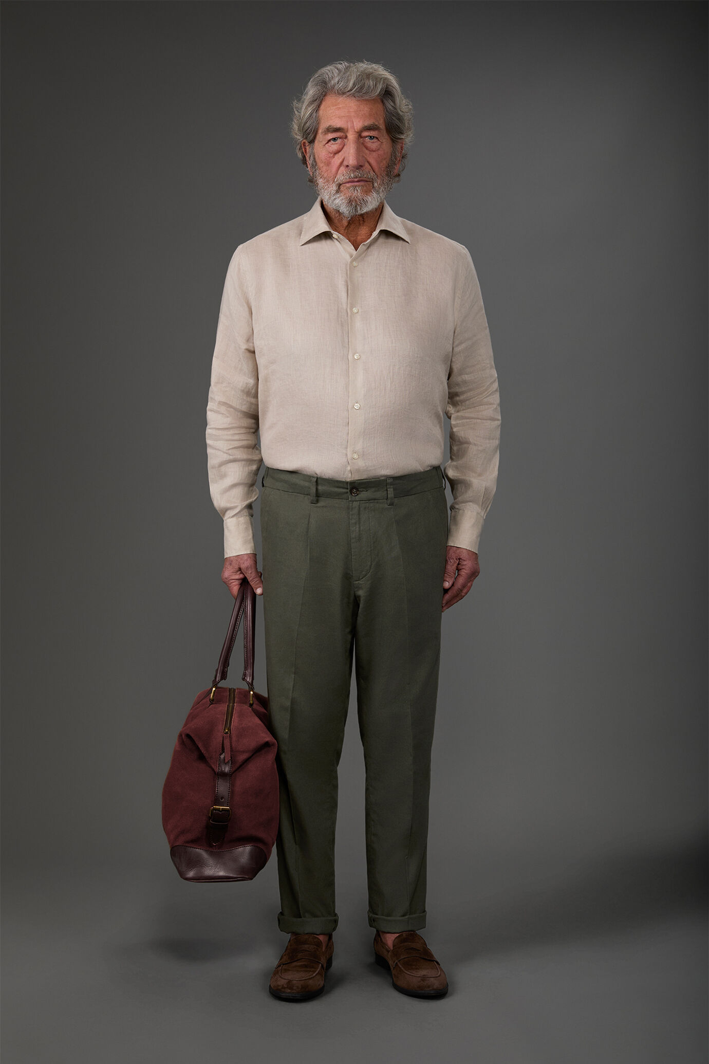 Men's trousers with two small pleats and elastane in the back waistband
