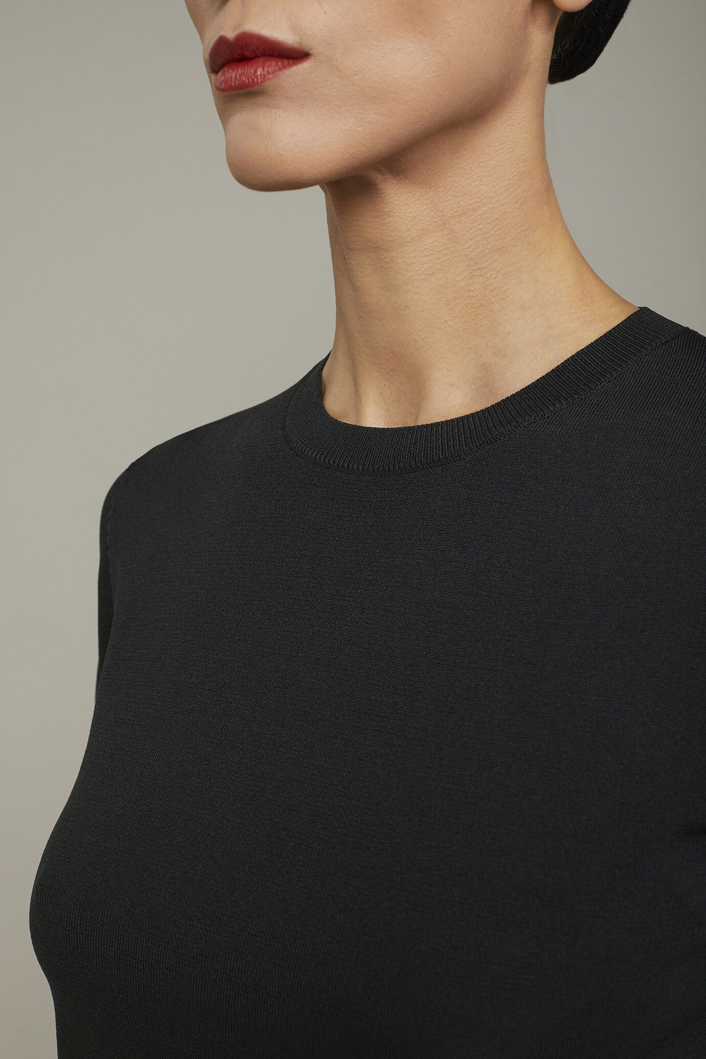 Women’s round neck sweater regular fit image number 3