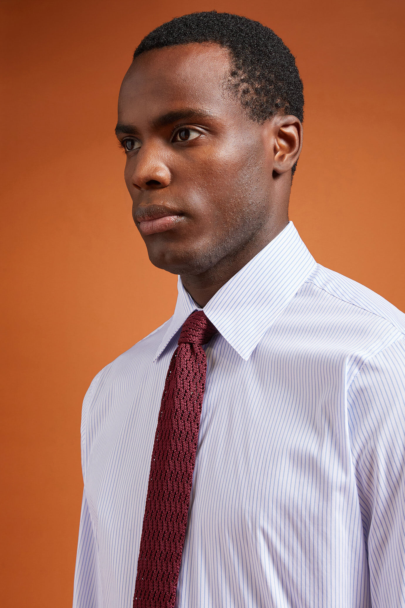 Chemise classique pour homme à col classique et tissu technique teinté dans la masse à rayures, coupe classique image number 1