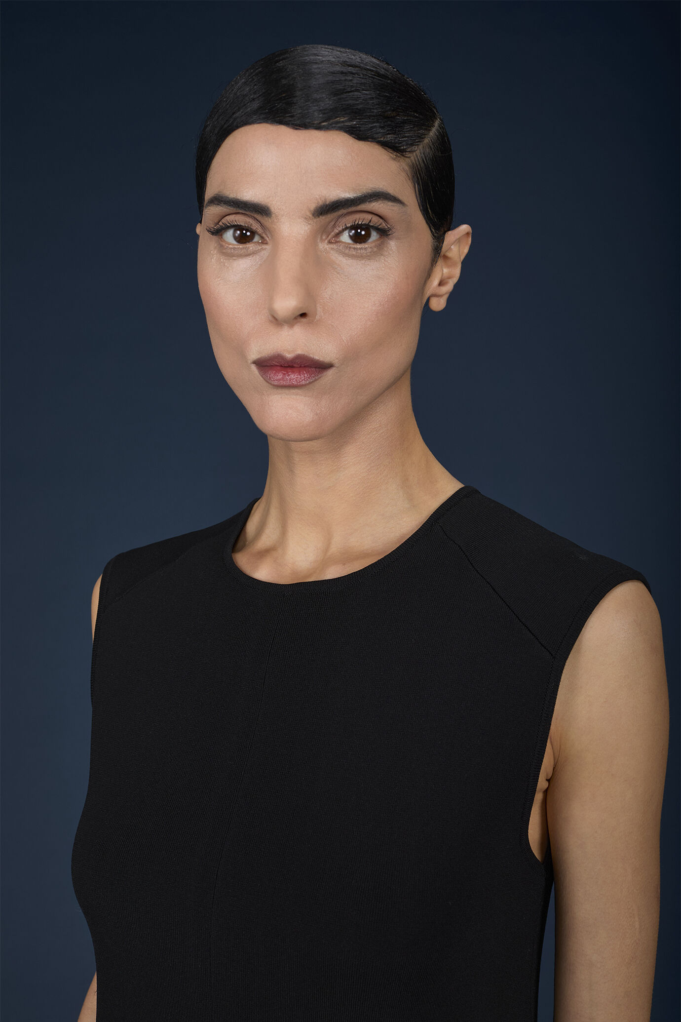 &Auml;rmelloses Strickkleid f&uuml;r Damen mit Knopfleiste auf dem R&uuml;cken image number 3